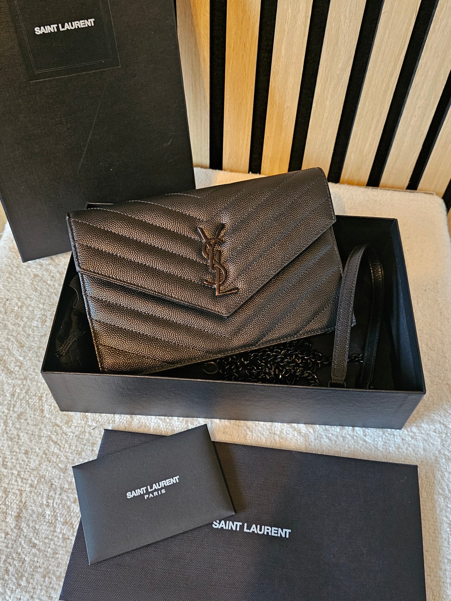 YSL - Saint Laurent Envelope chain wallet - Black.