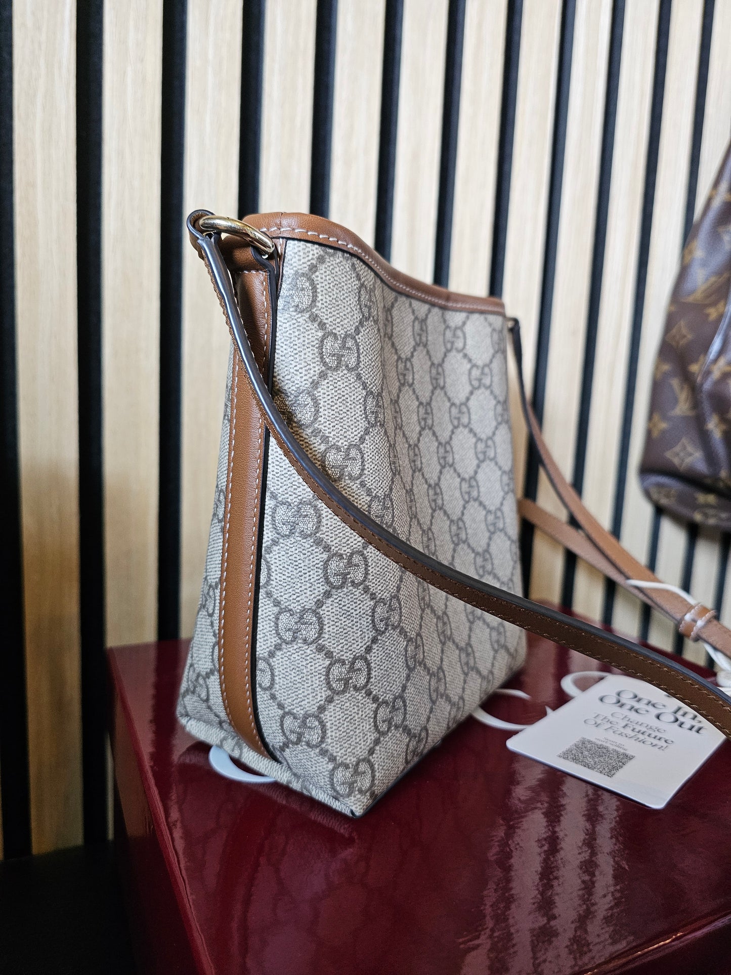 847090 - Gucci Emblem, mini bucket bag.