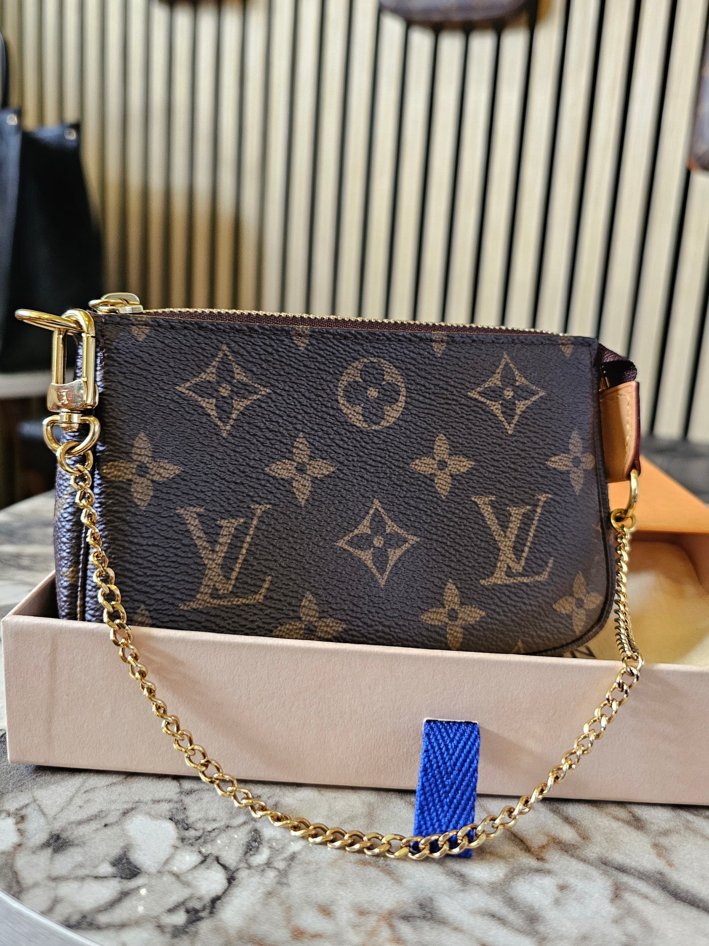 M58009 - Mini pochette accesories Mng. Kanvas.