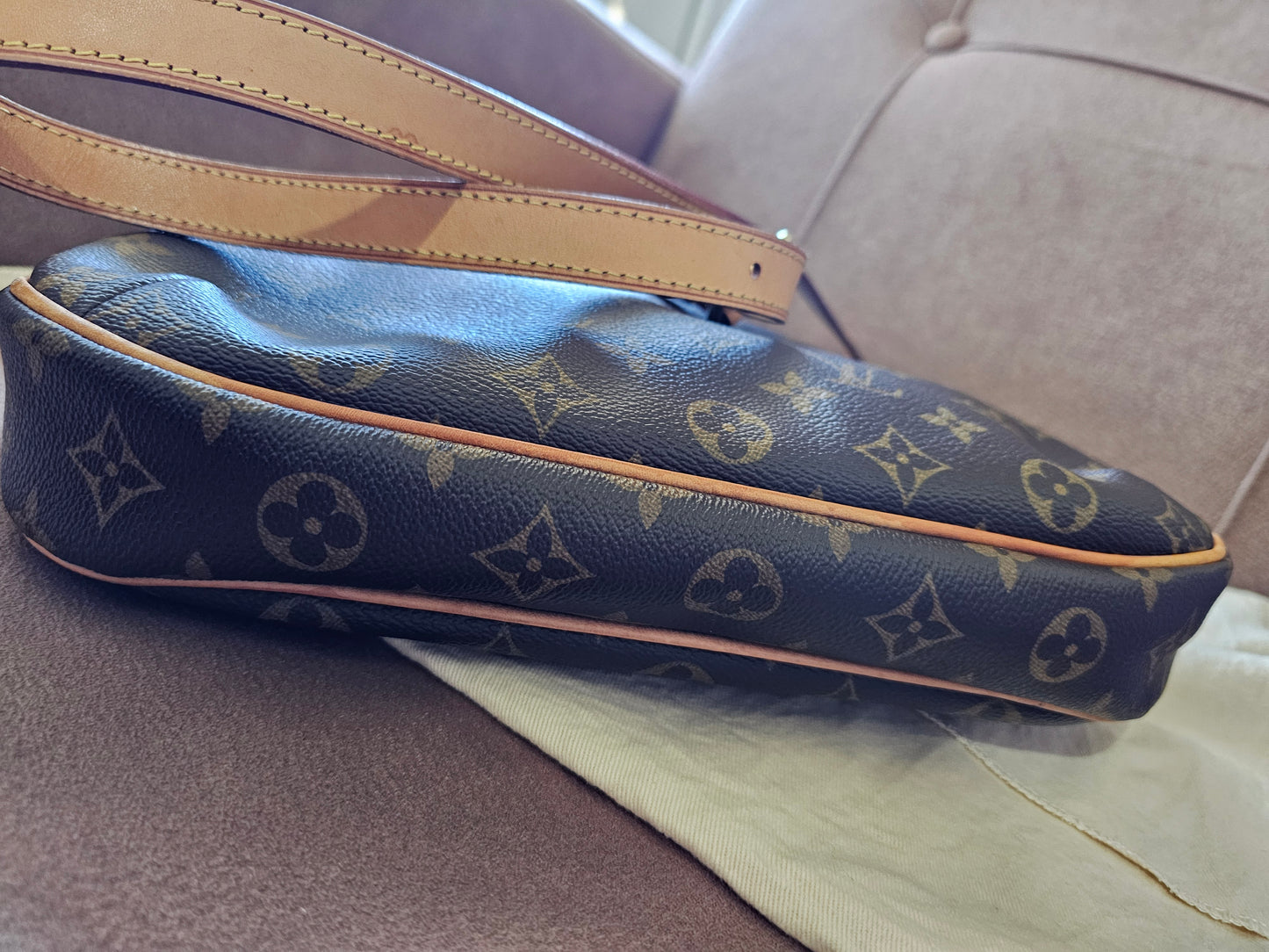 M56388 - Louis Vuitton Odeon GM, MNG. Kanvas.