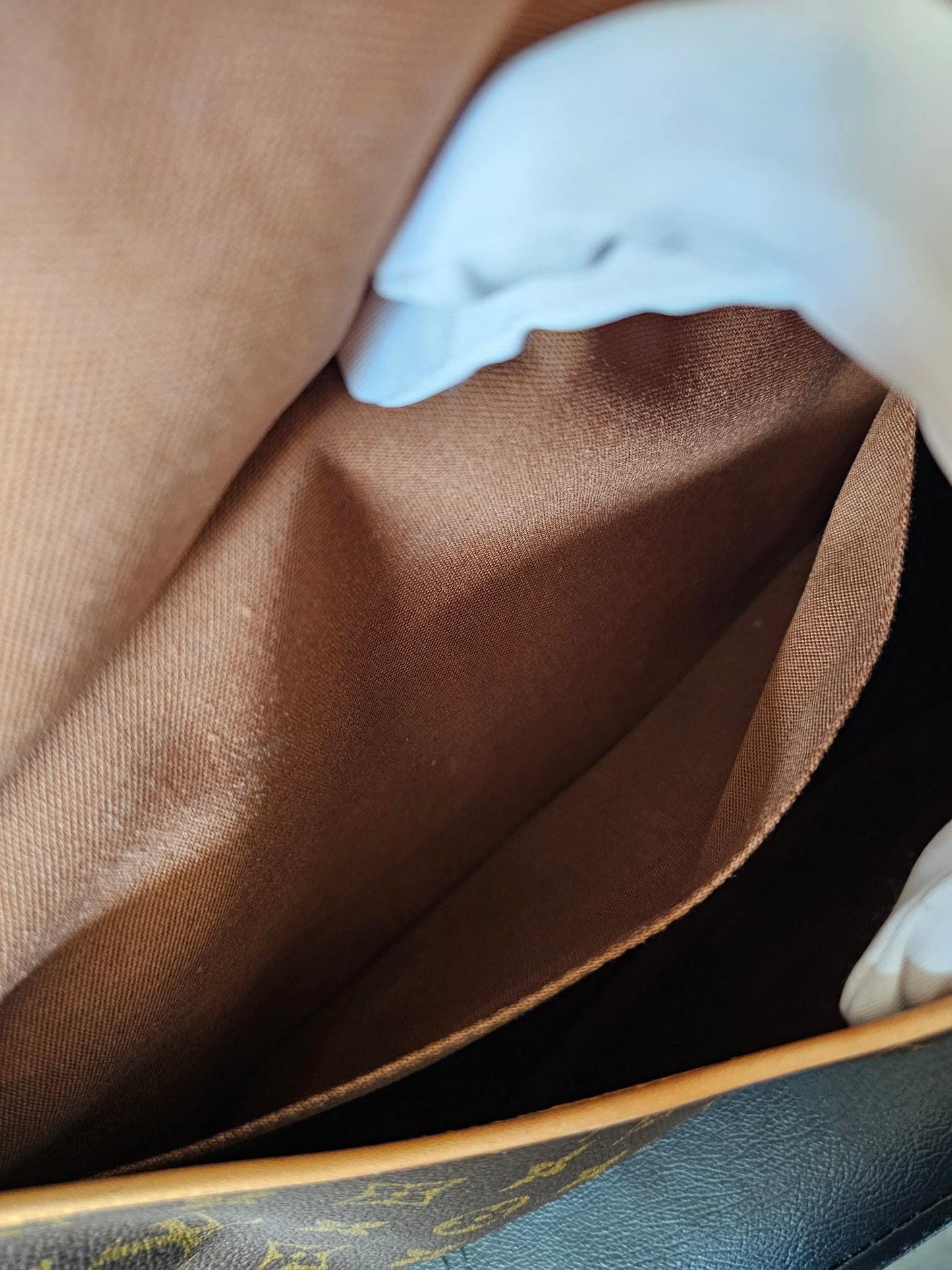 M42256 - Louis Vuitton Saumur 30, MNG. Kanvas.