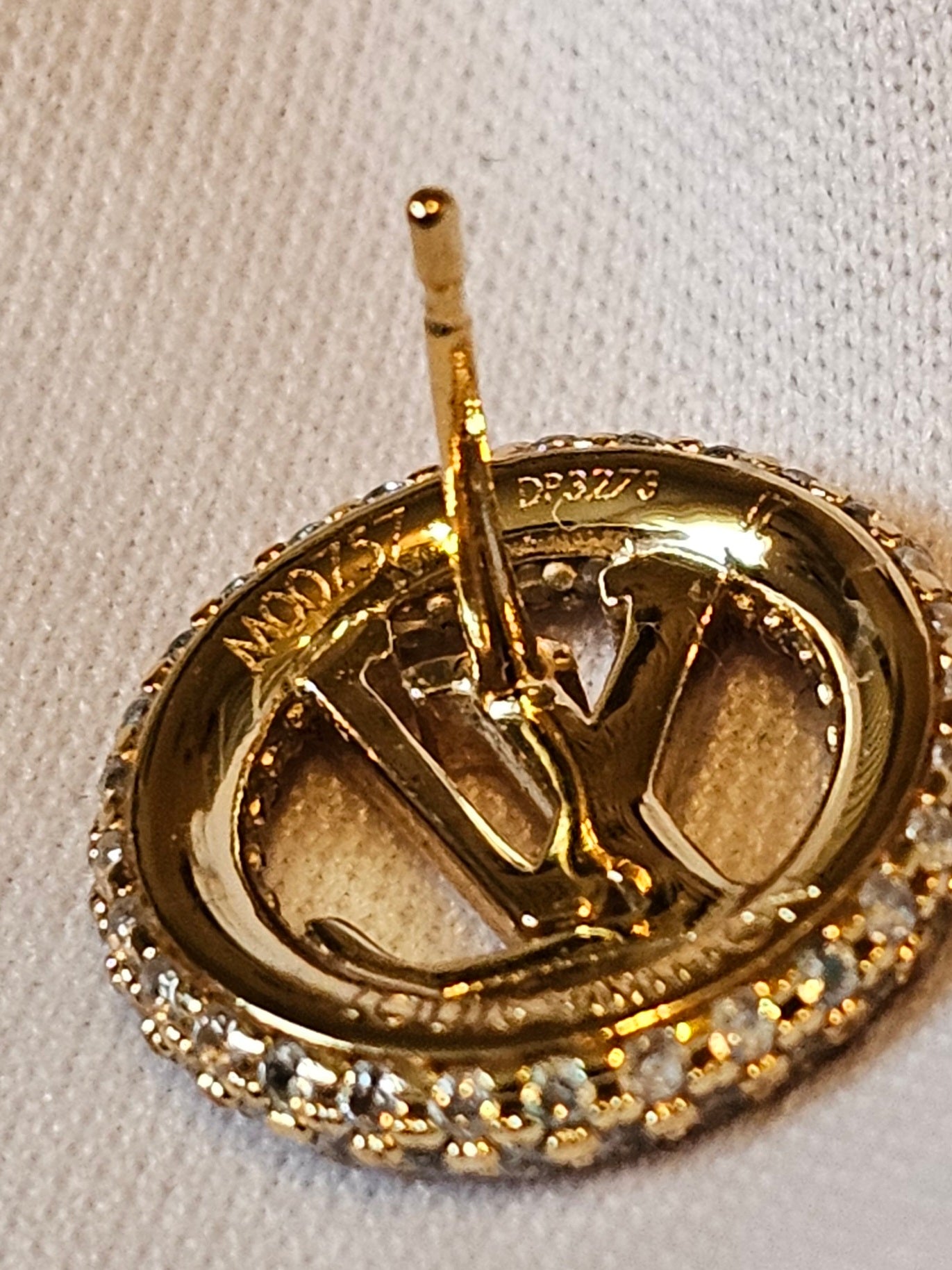 M00757 - Louis Vuitton earrings, Louise by night in golden.