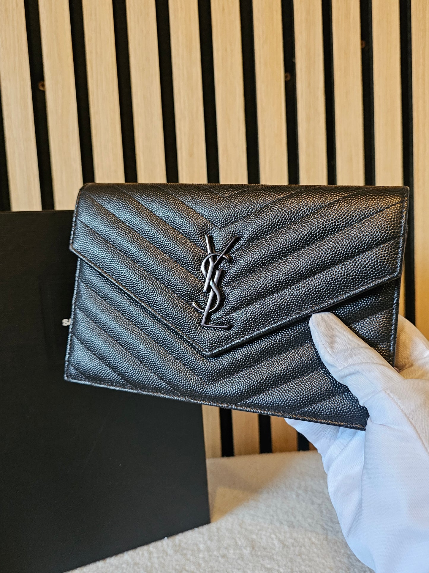 YSL - Saint Laurent Envelope chain wallet - Black.