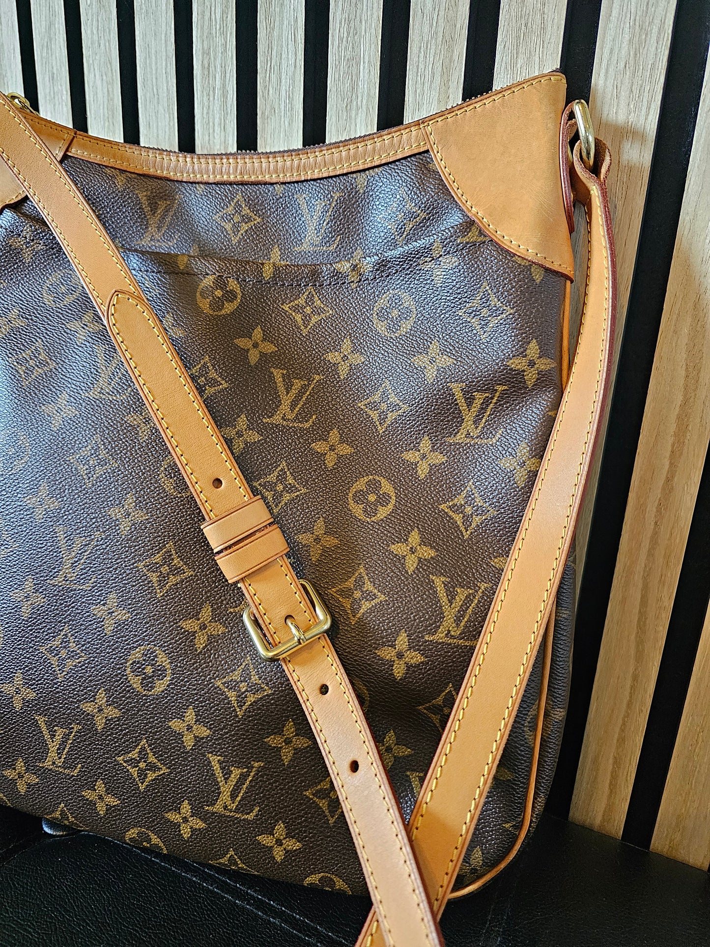 M56388 - Louis Vuitton Odeon GM, MNG. Kanvas.