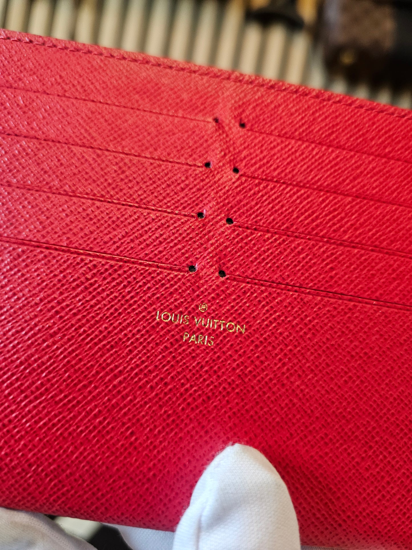 Louis vuitton kortholder I rød epi leather.