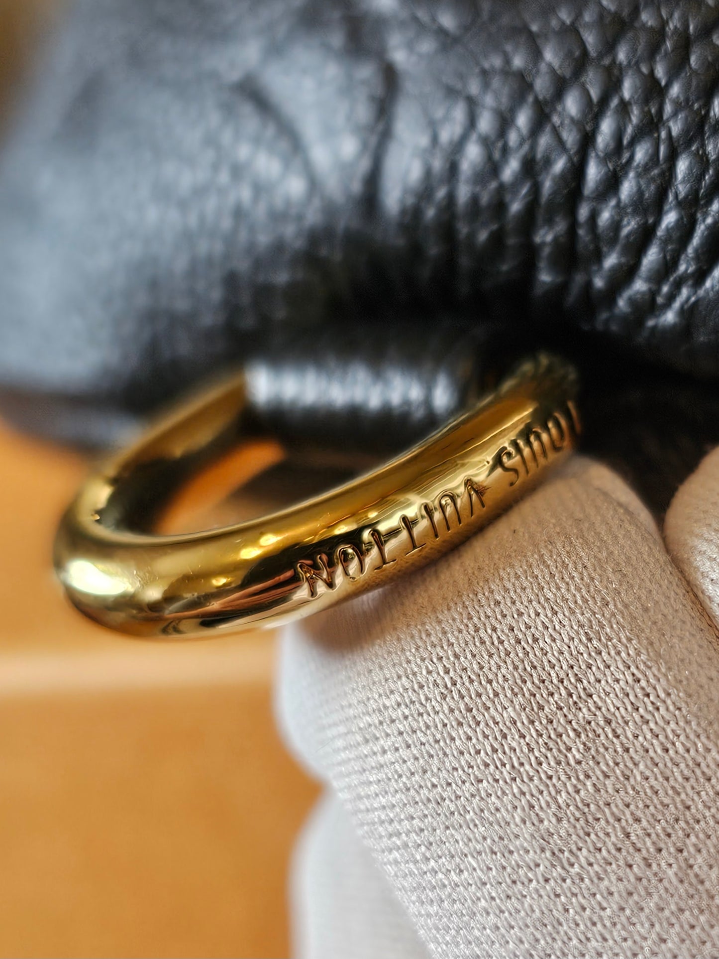 M44812 - Louis Vuitton Bumbag, black MNG emp. Leather.