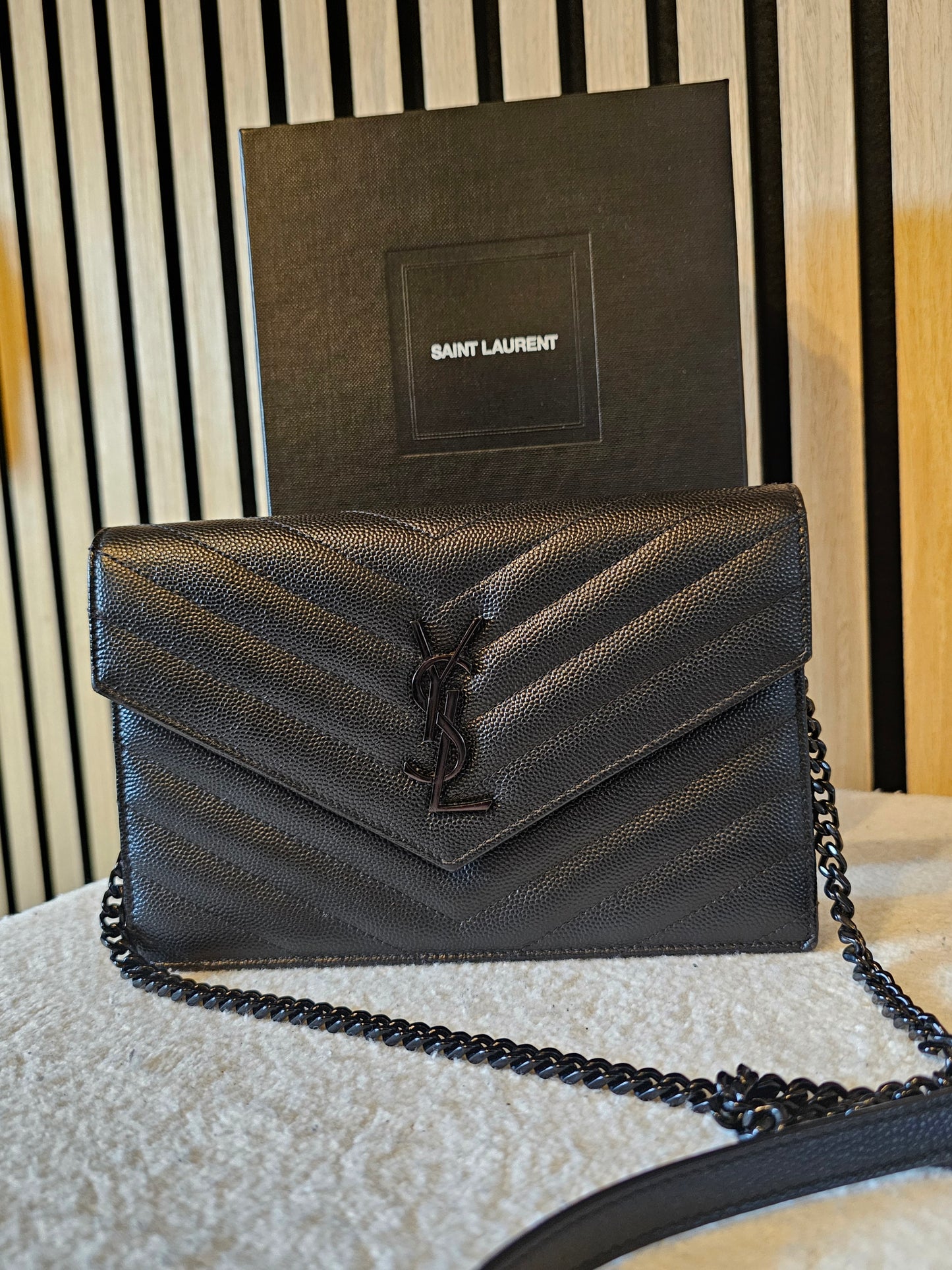 YSL - Saint Laurent Envelope chain wallet - Black.