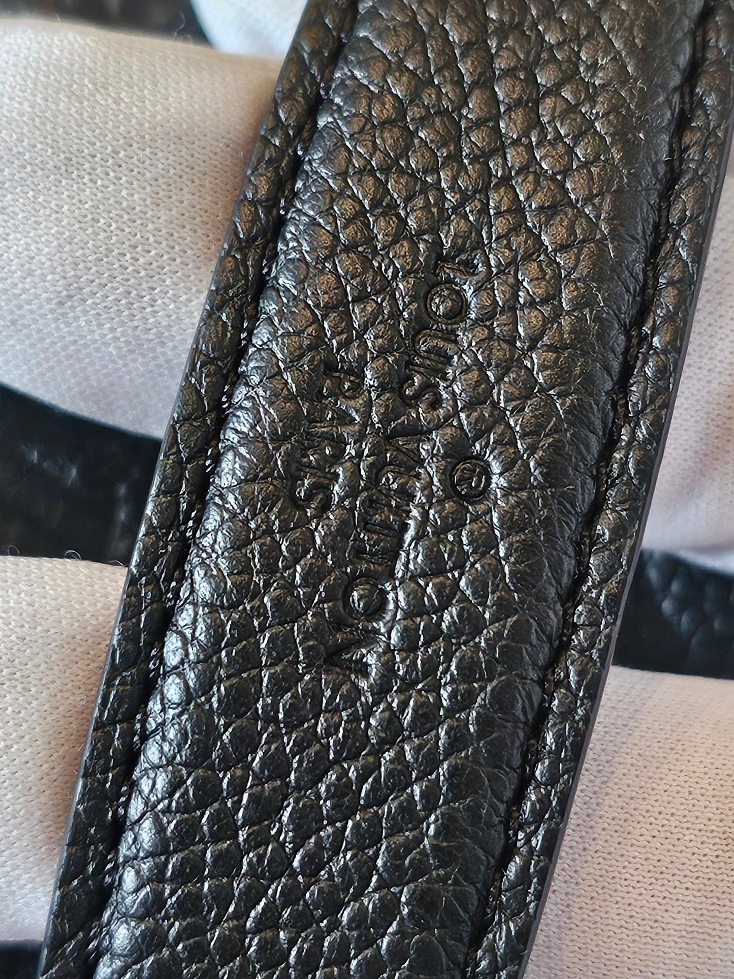 M44812 - Louis Vuitton Bumbag, black MNG emp. Leather.