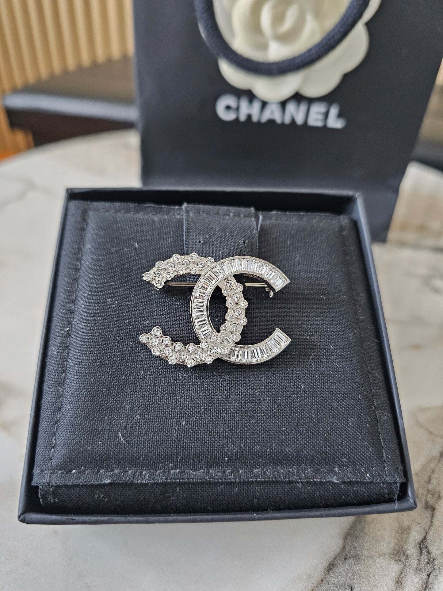 A96994 - Chanel Broche silver with crystals.