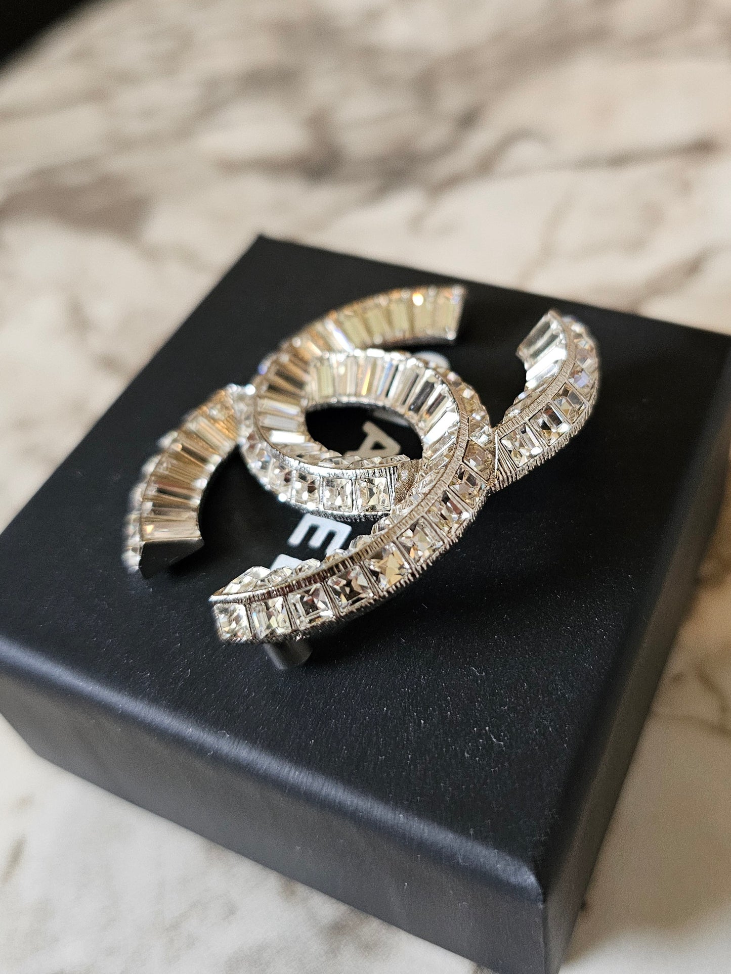 Aba484- Chanel broche, metal/silver with crystals.