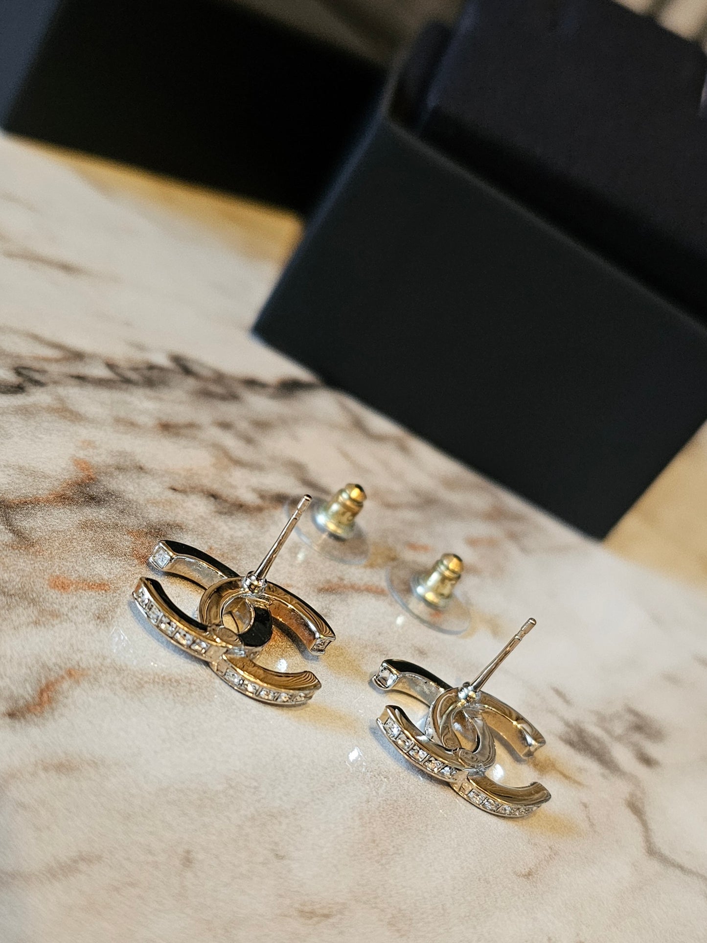 ABB798 - Chanel golden earrings with stones