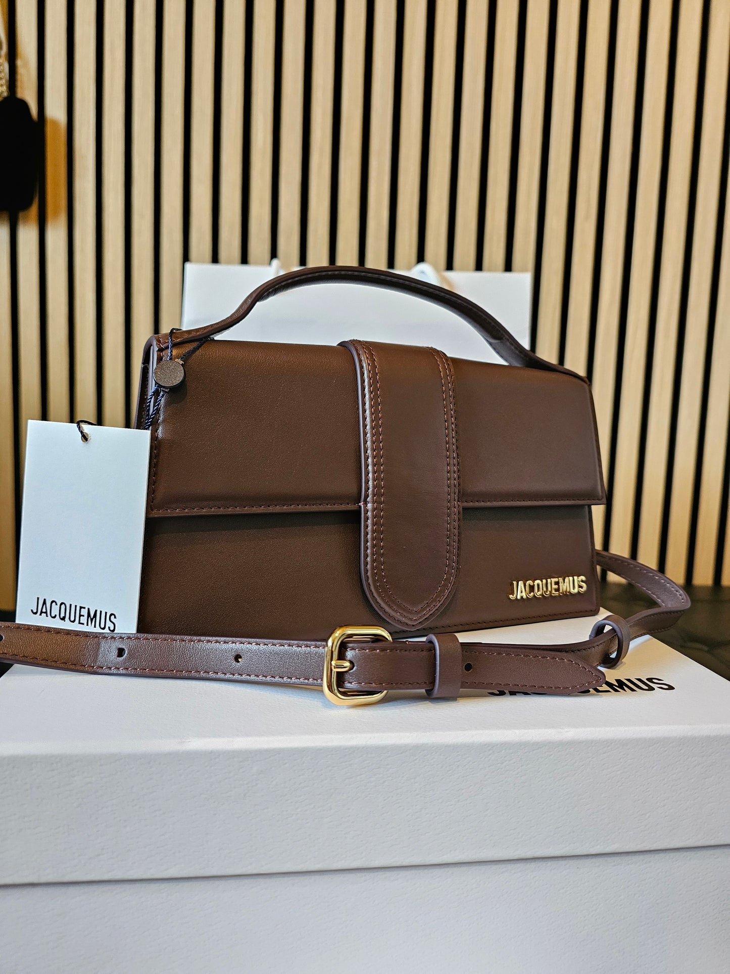 A01850 - Jaquemus bag, large bambino. Brown.