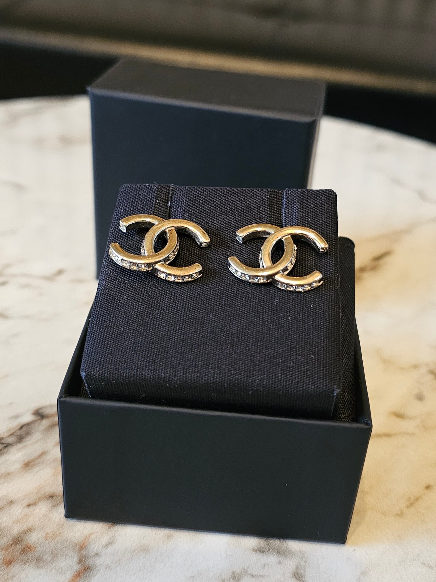ABB798 - Chanel golden earrings with stones