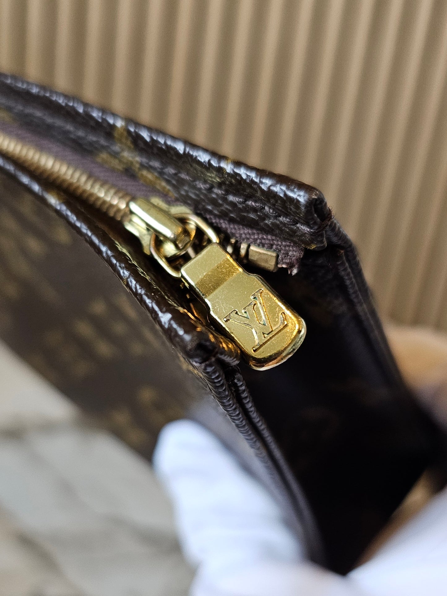 Louis Vuitton toiletry pouch 19, MNG kanvas.