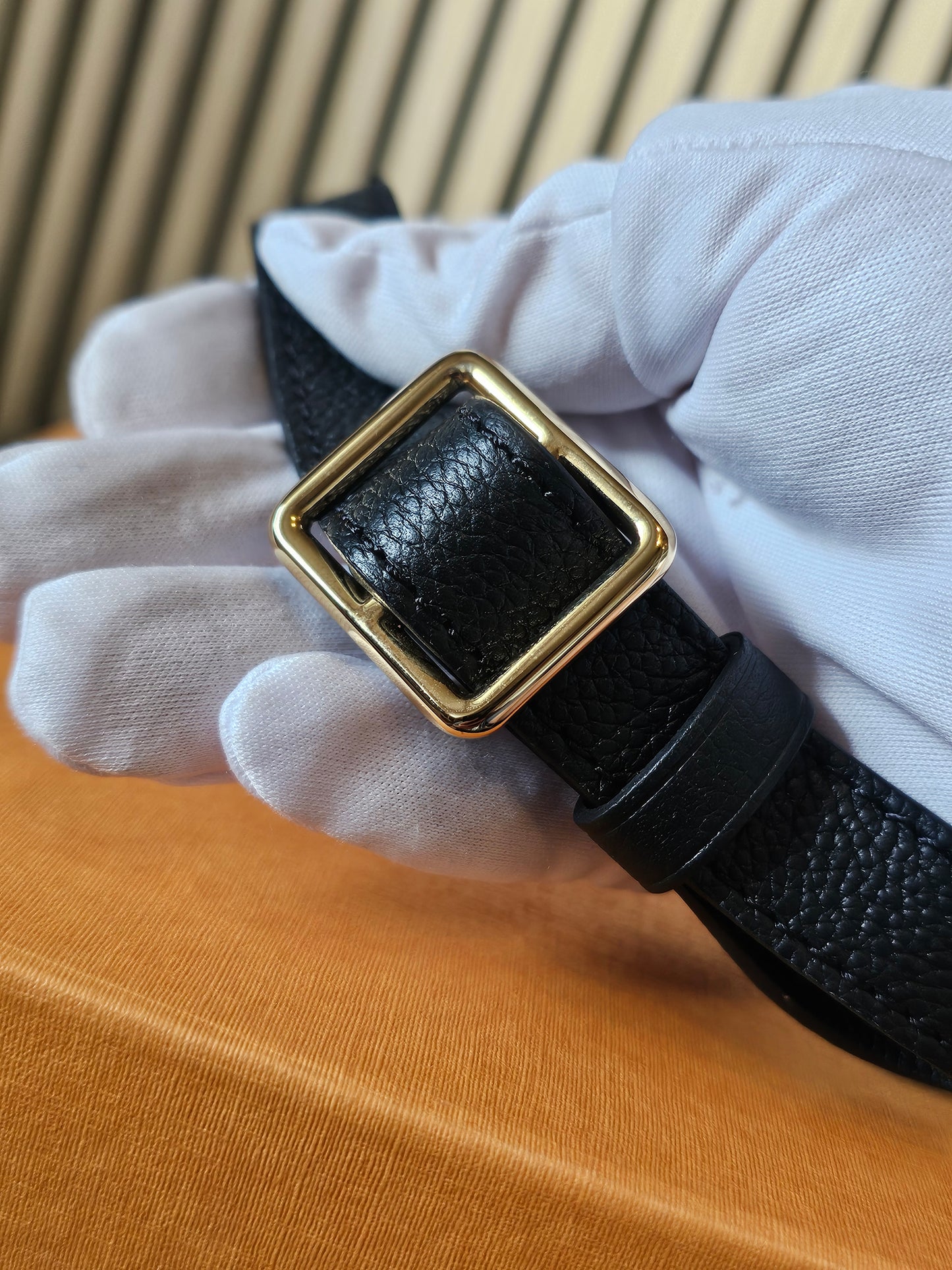 M44812 - Louis Vuitton Bumbag, black MNG emp. Leather.