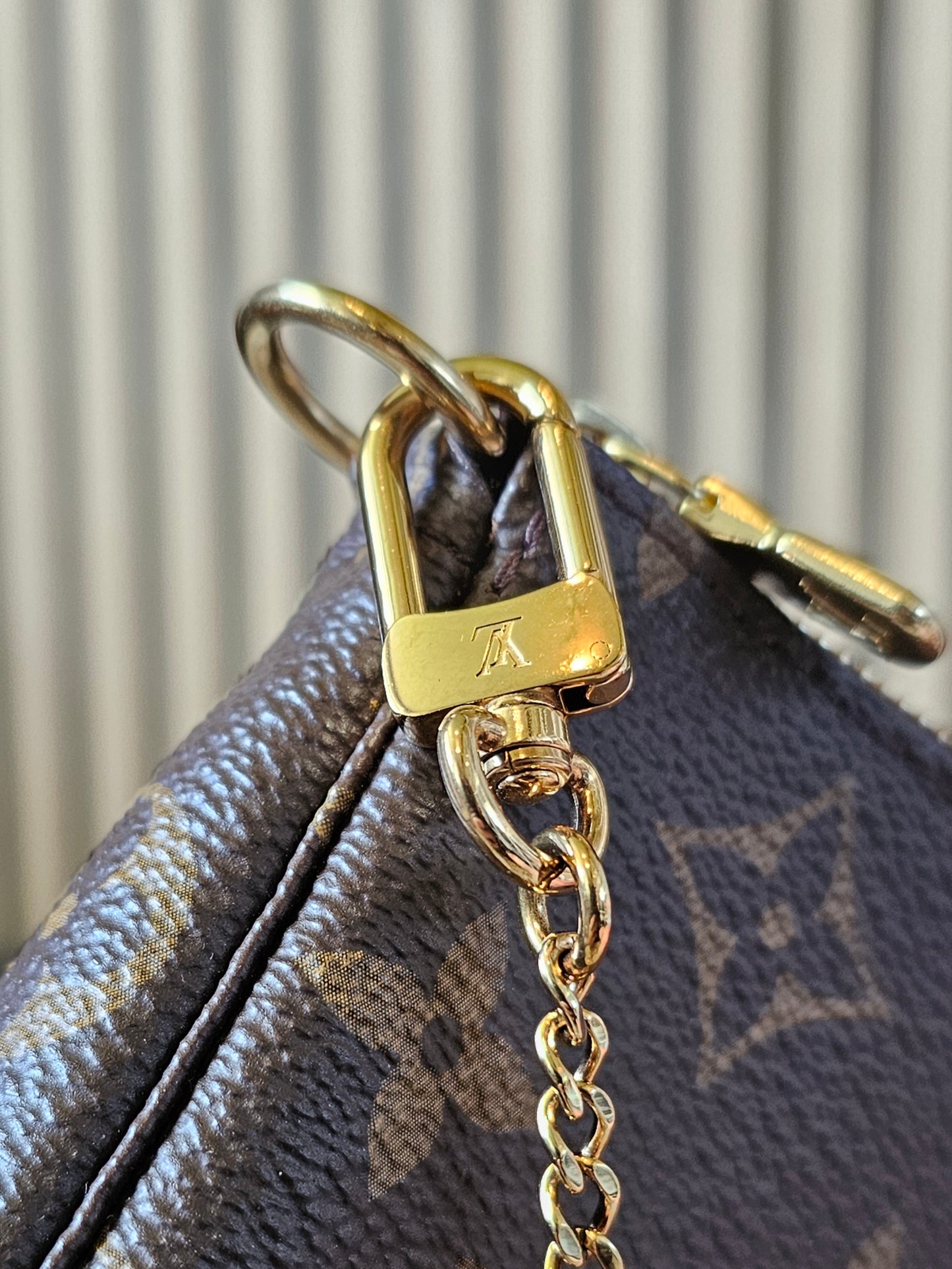 M58009 - Mini pochette accesories Mng. Kanvas.