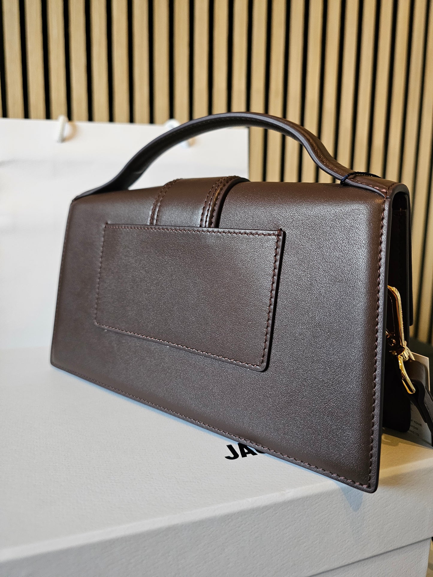 A01850 - Jaquemus bag, large bambino. Brown.