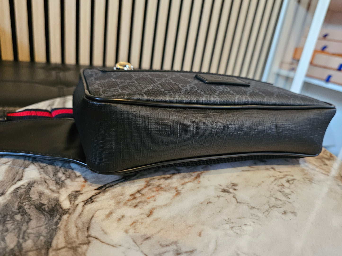 474293 - Gucci beltbag black GG supreme.