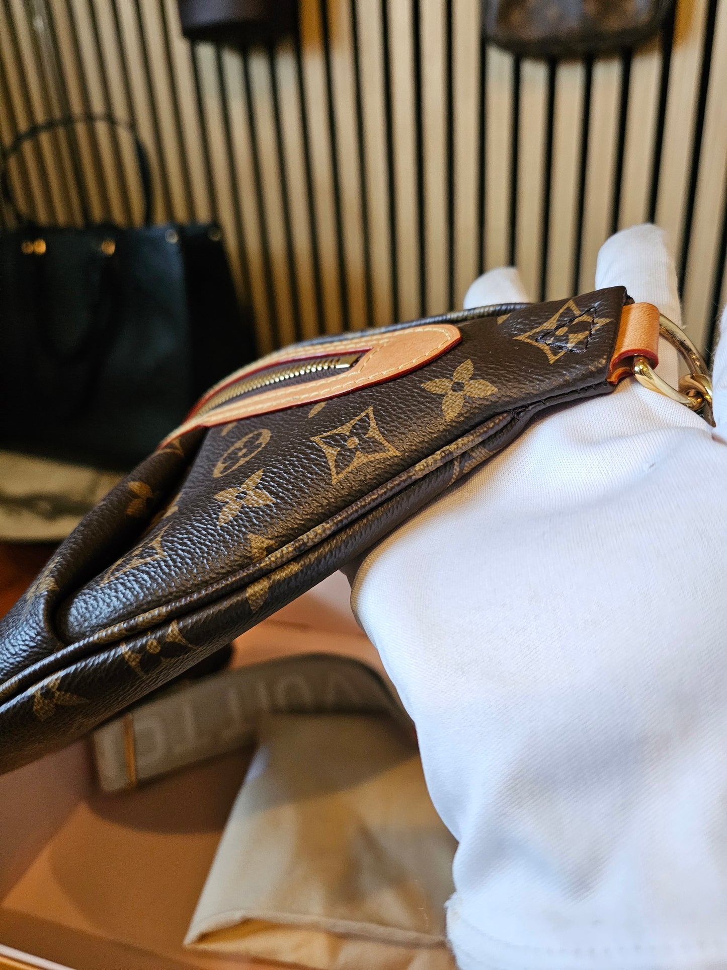 M46784 - Louis Vuitton bumbag, High Rise in Monogram kanvas.