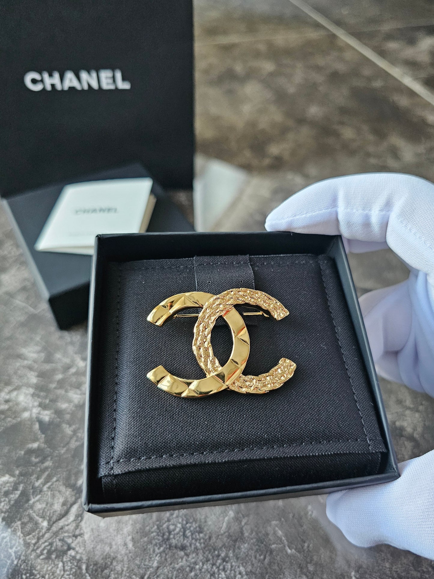 Chanel Broche, Golden ABE620