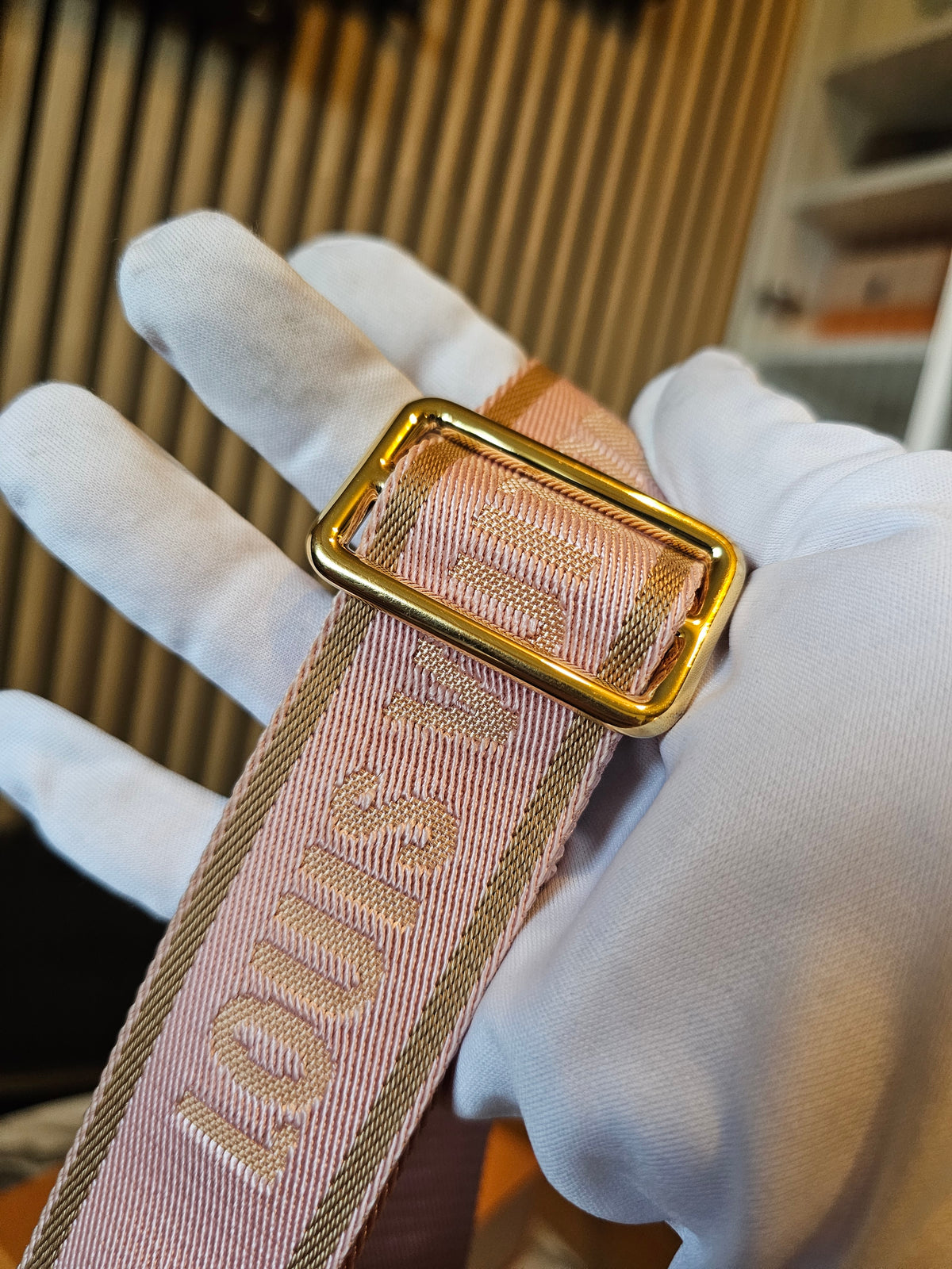 Louis Vuitton Pink bandouliere from multipochette accesories.