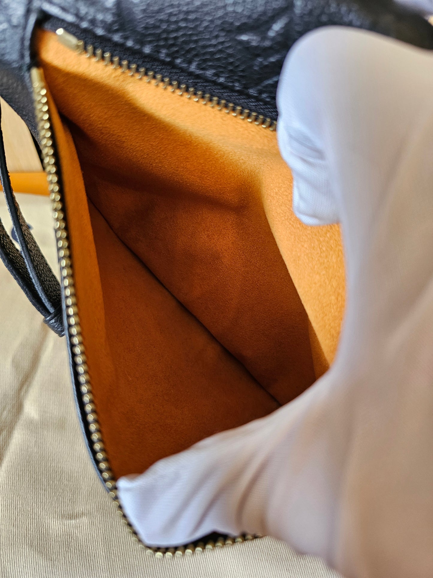 M44812 - Louis Vuitton Bumbag, MNG. Black Empreinte leather.