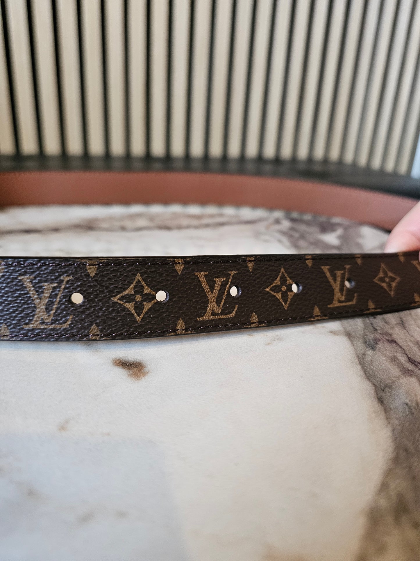 M0196- Louis Vuitton Dauphine reversible belt.