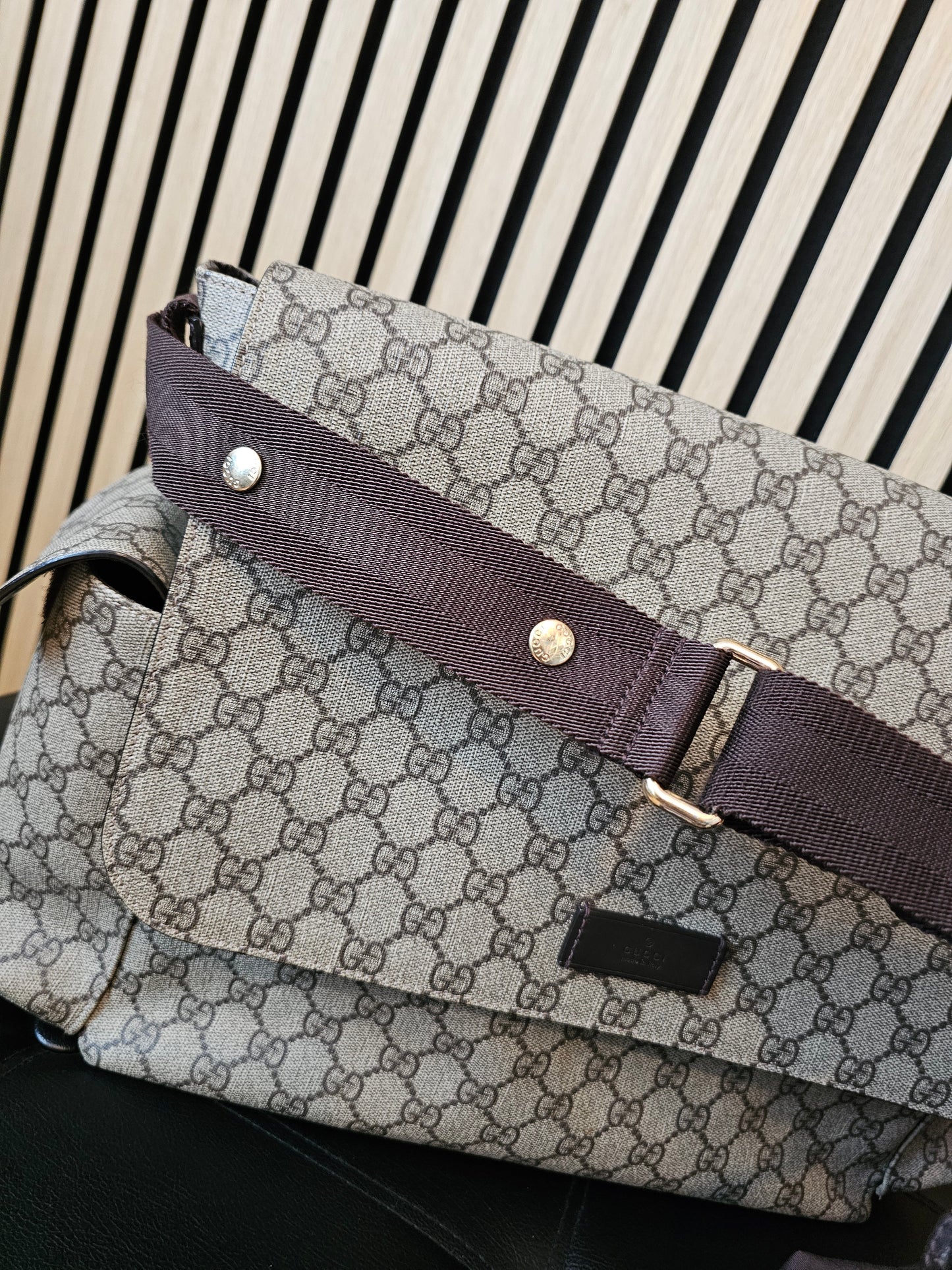 211131 - Gucci baby changing bag, GG supreme kanvas.