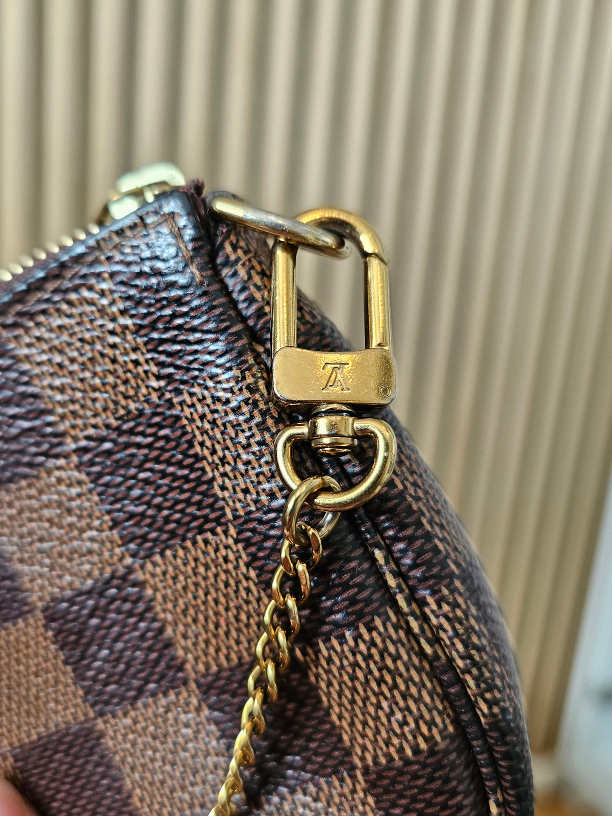 N58009 - Louis Vuitton mini pochette acc. Damier ebene.