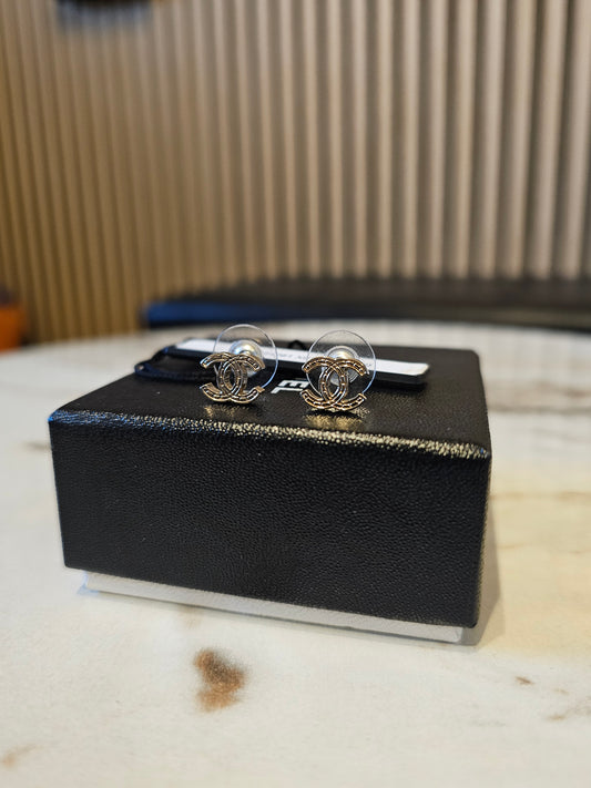 A21281 - Golden CC earrings, XS.