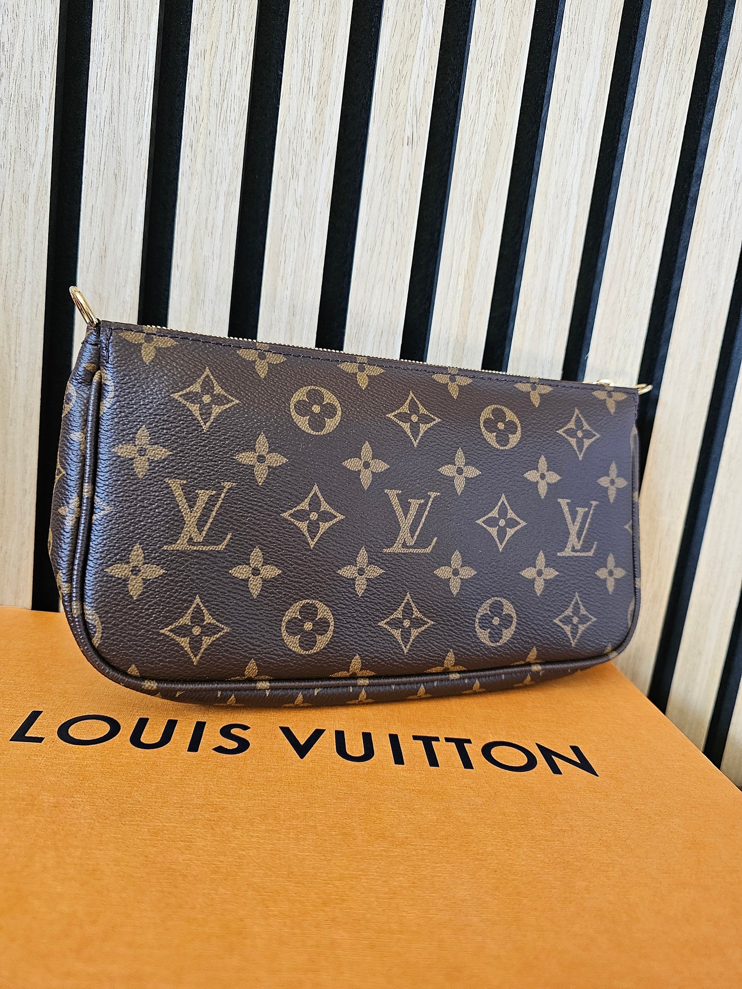 Louis Vuitton pochette accesories MNG kanvas.