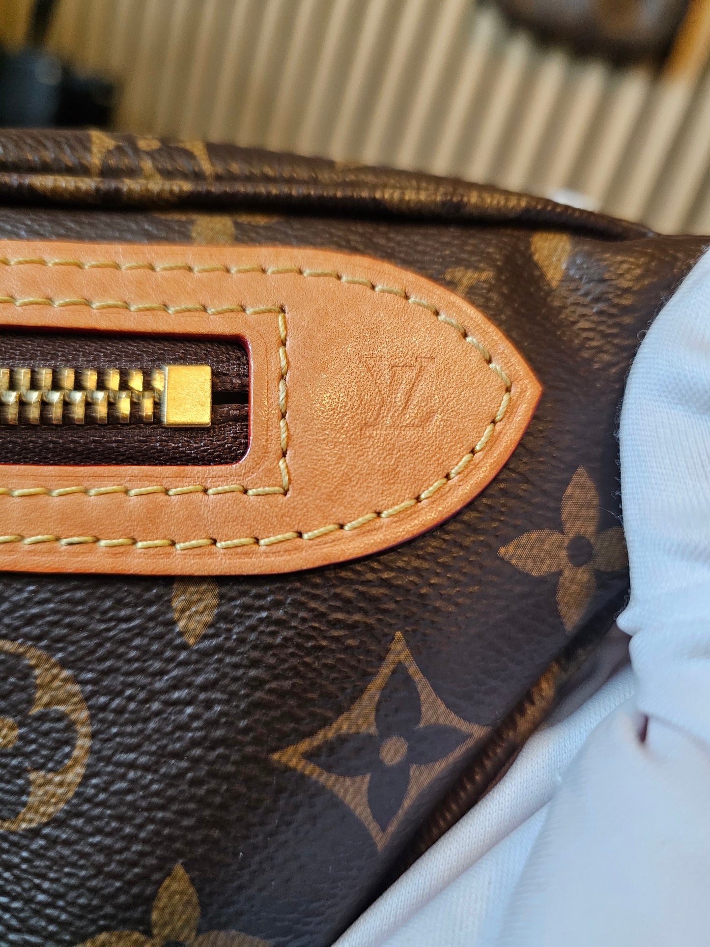 M46784 - Louis Vuitton bumbag, High Rise in Monogram kanvas.