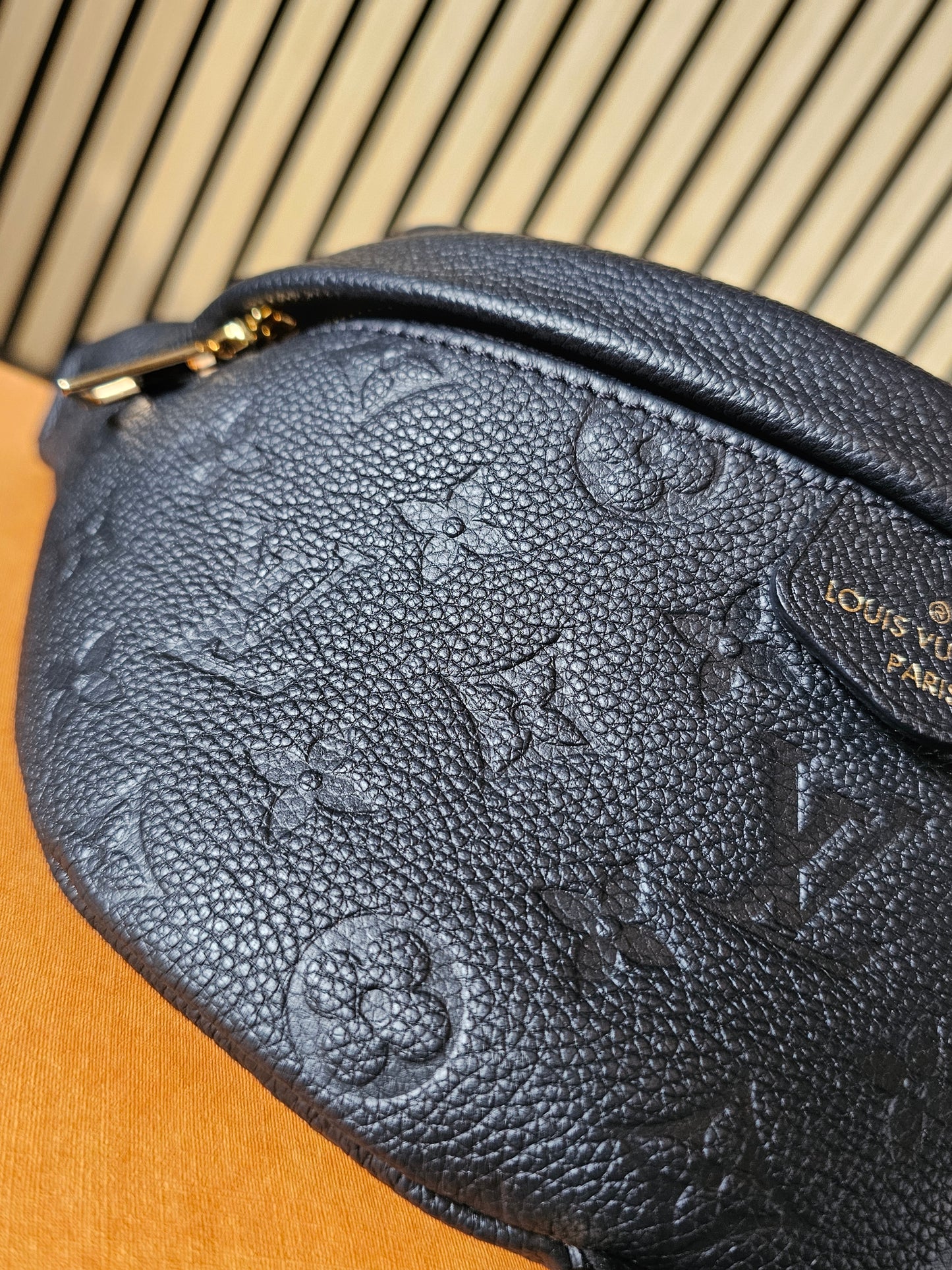 M44812 - Louis Vuitton Bumbag, black MNG emp. Leather.