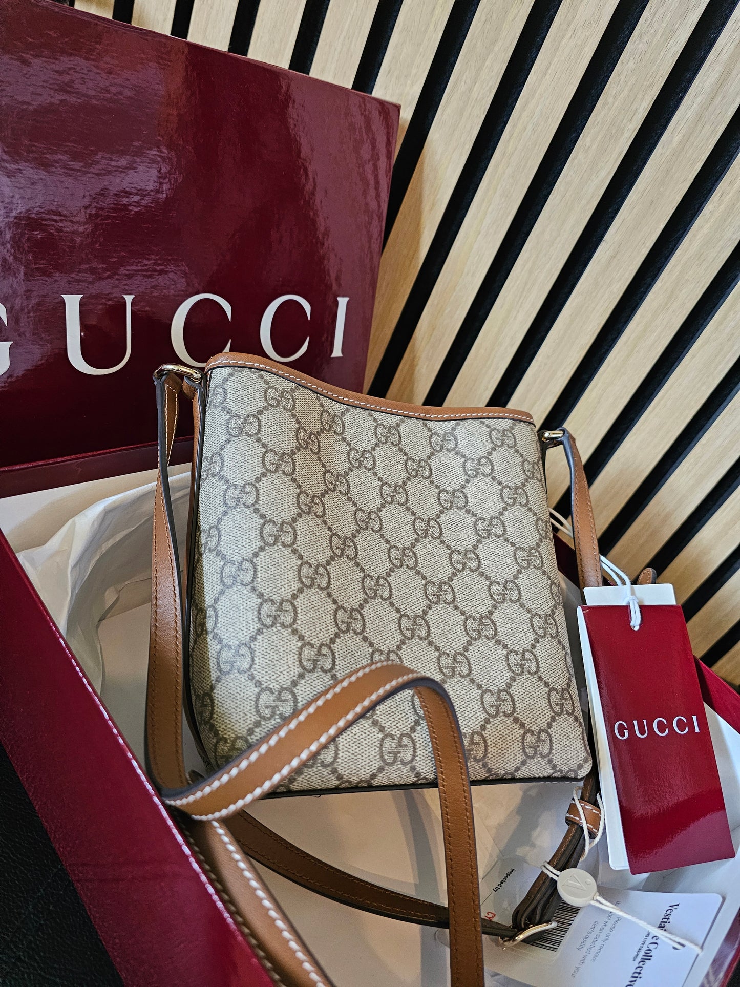 847090 - Gucci Emblem, mini bucket bag.