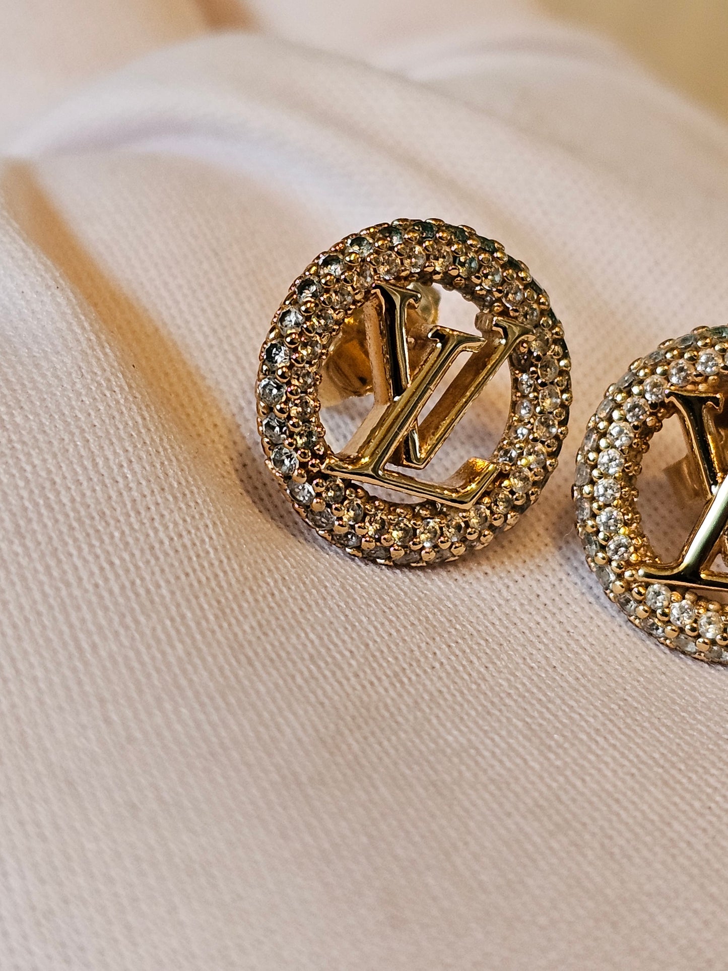 M00757 - Louis Vuitton earrings, Louise by night in golden.