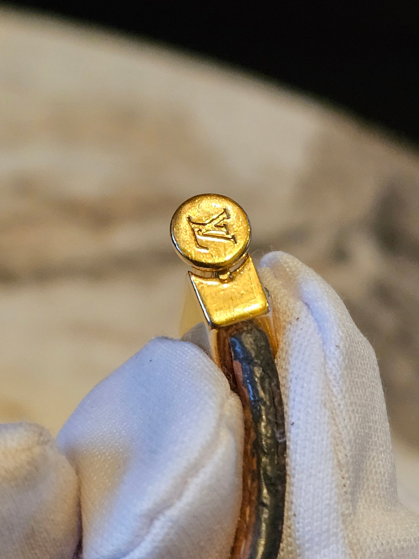 M6689 - Louis Vuitton bracelet nano monogram.