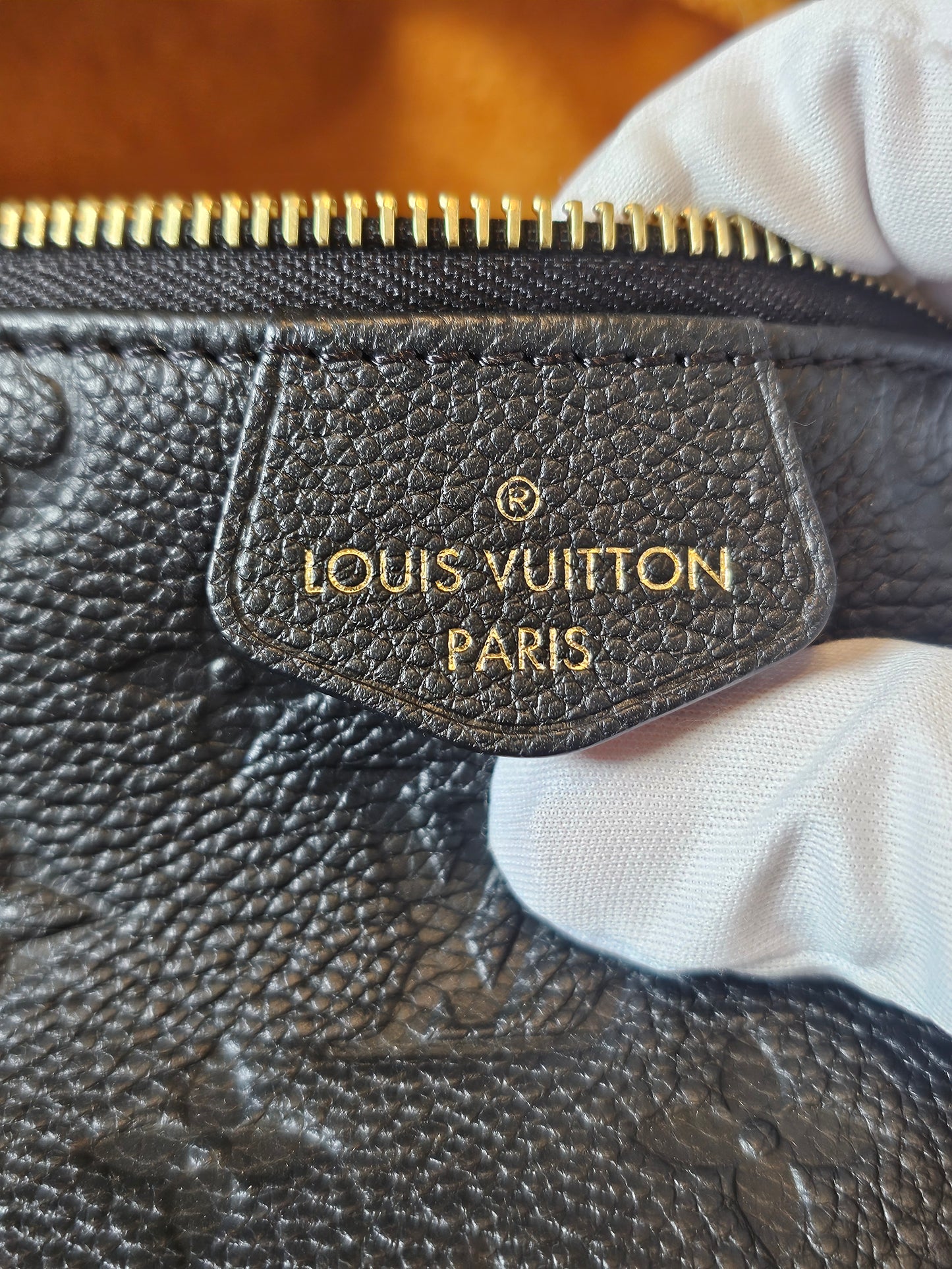 M44812 - Louis Vuitton Bumbag, black MNG emp. Leather.
