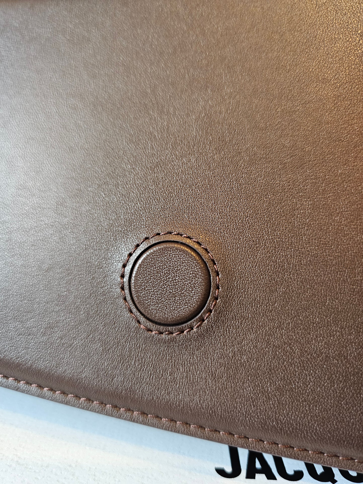 A01850 - Jaquemus bag, large bambino. Brown.