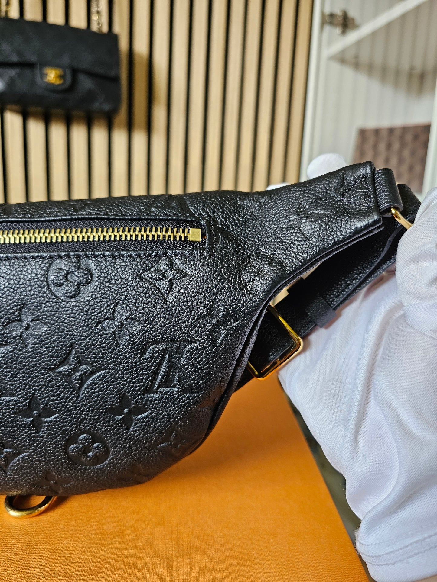 M44812 Louis Vuitton bumbag, Black, MNG. Empreinte lether.