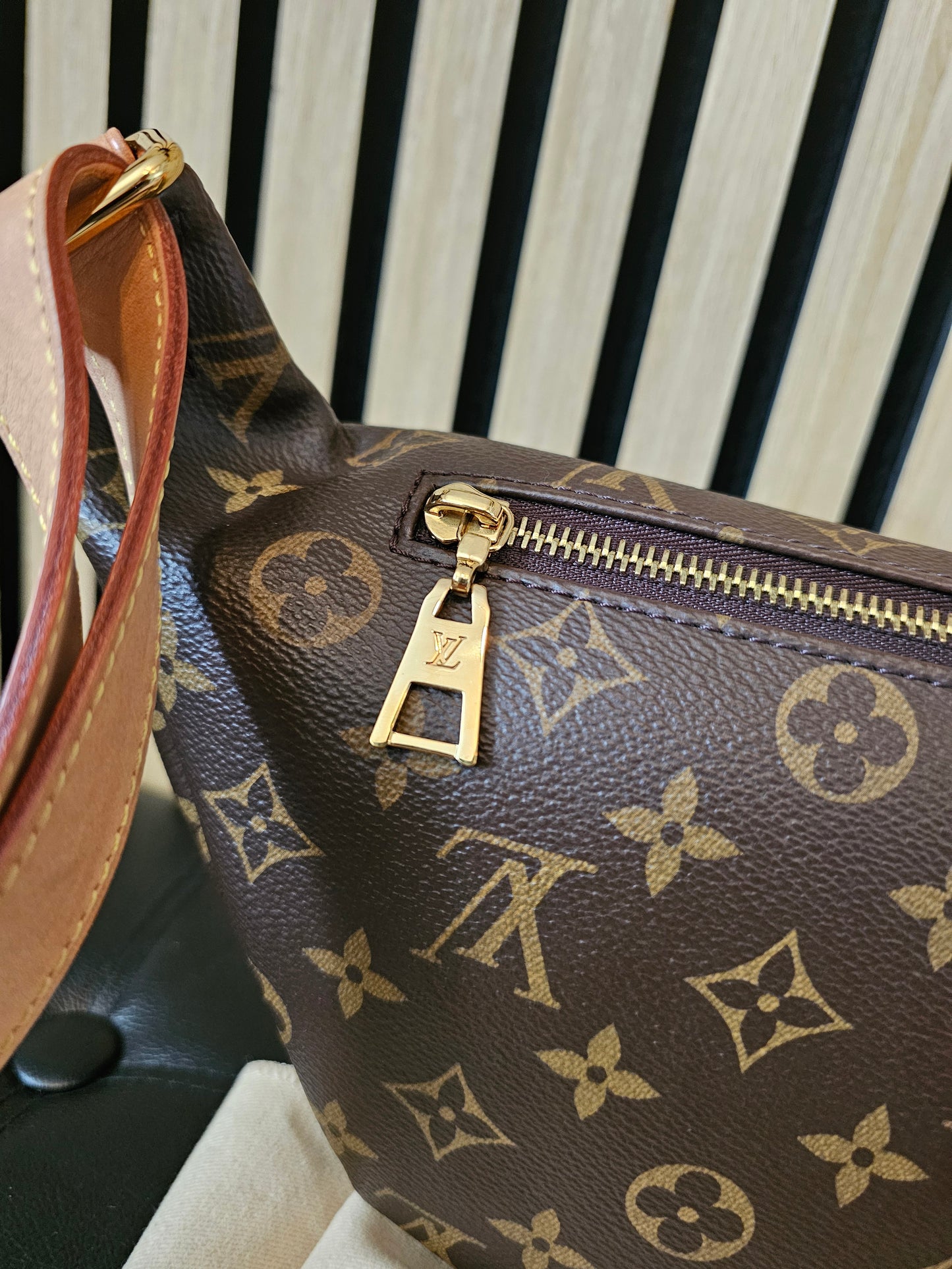 M43644 - Louis Vuitton bag, bumbag in monogram kanvas.