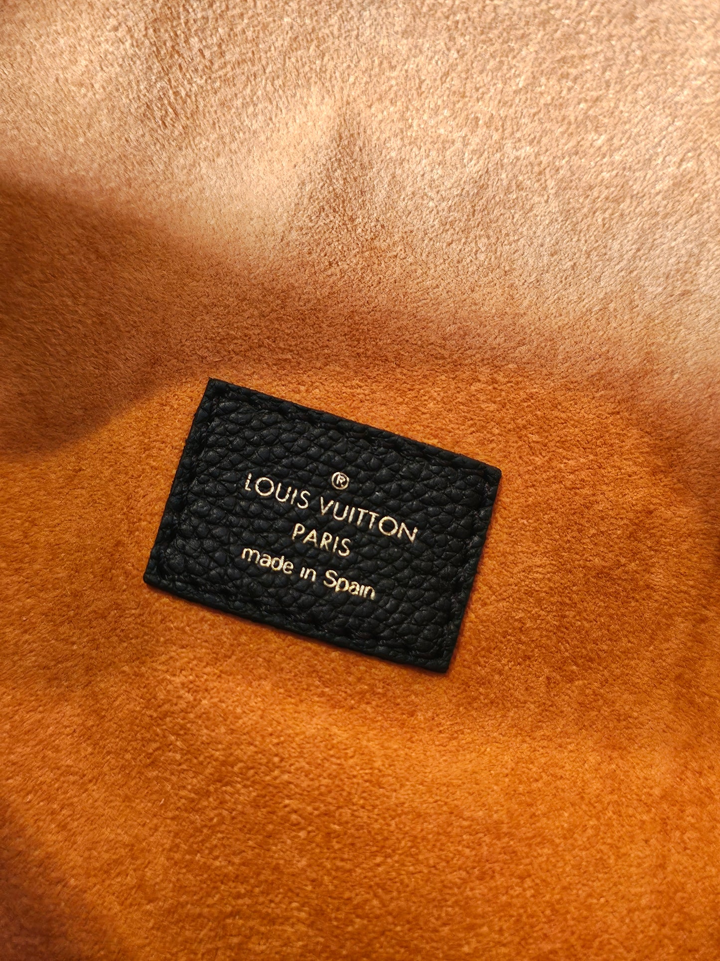 M44812 - Louis Vuitton Bumbag, black MNG emp. Leather.