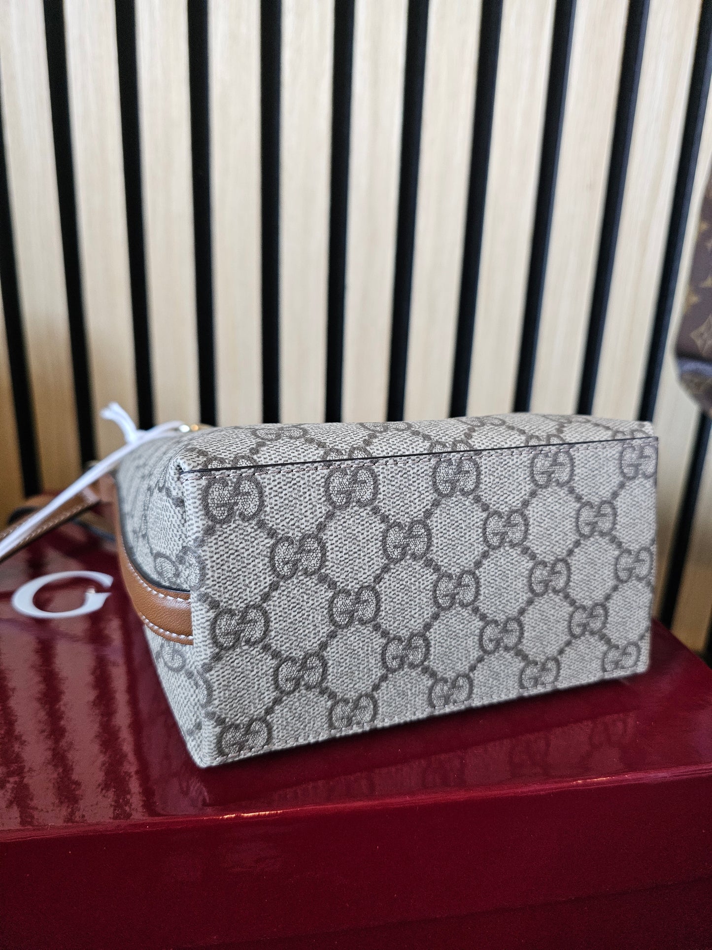 847090 - Gucci Emblem, mini bucket bag.