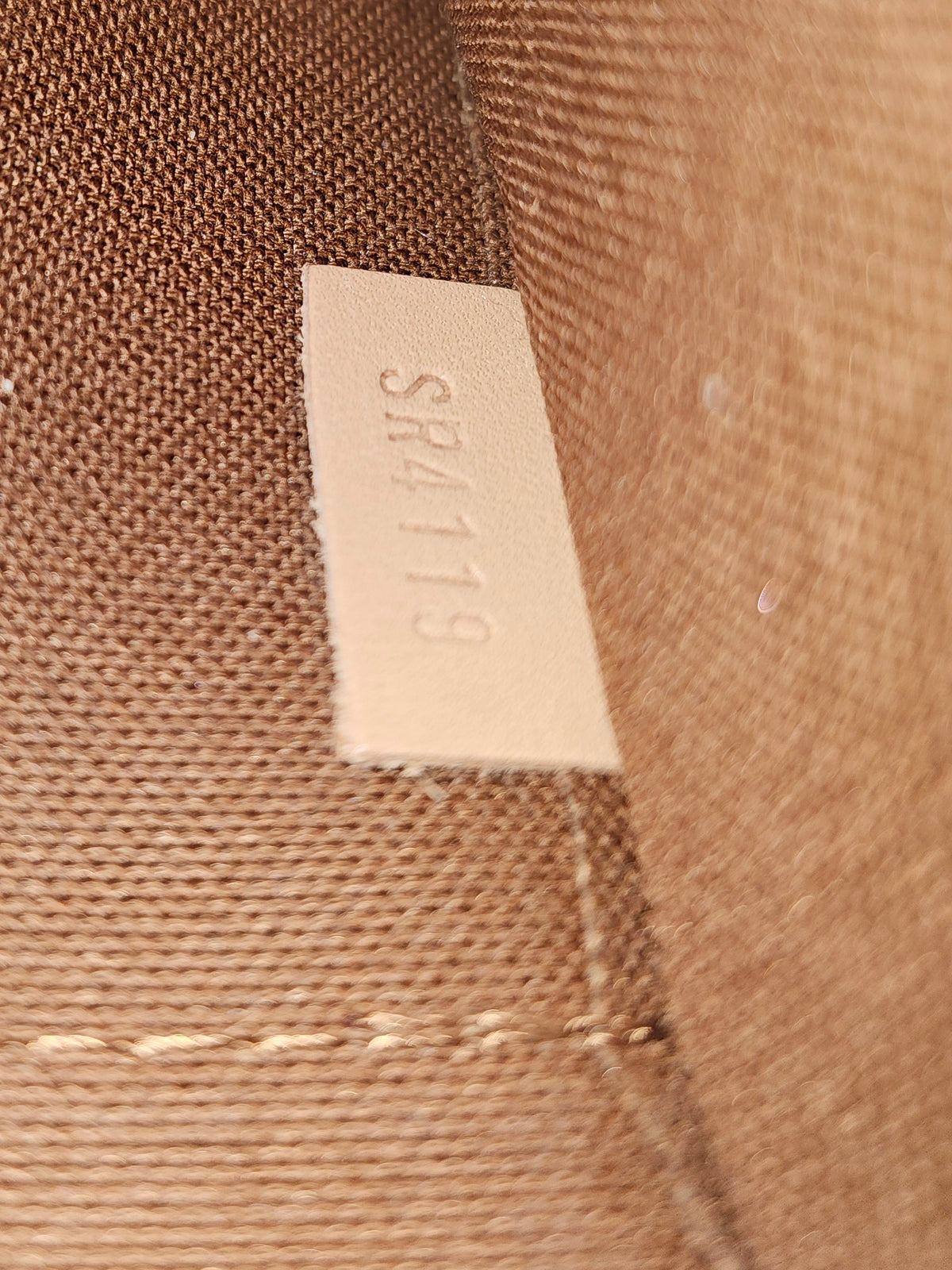 Louis Vuitton large pochette in monogram kanvas.