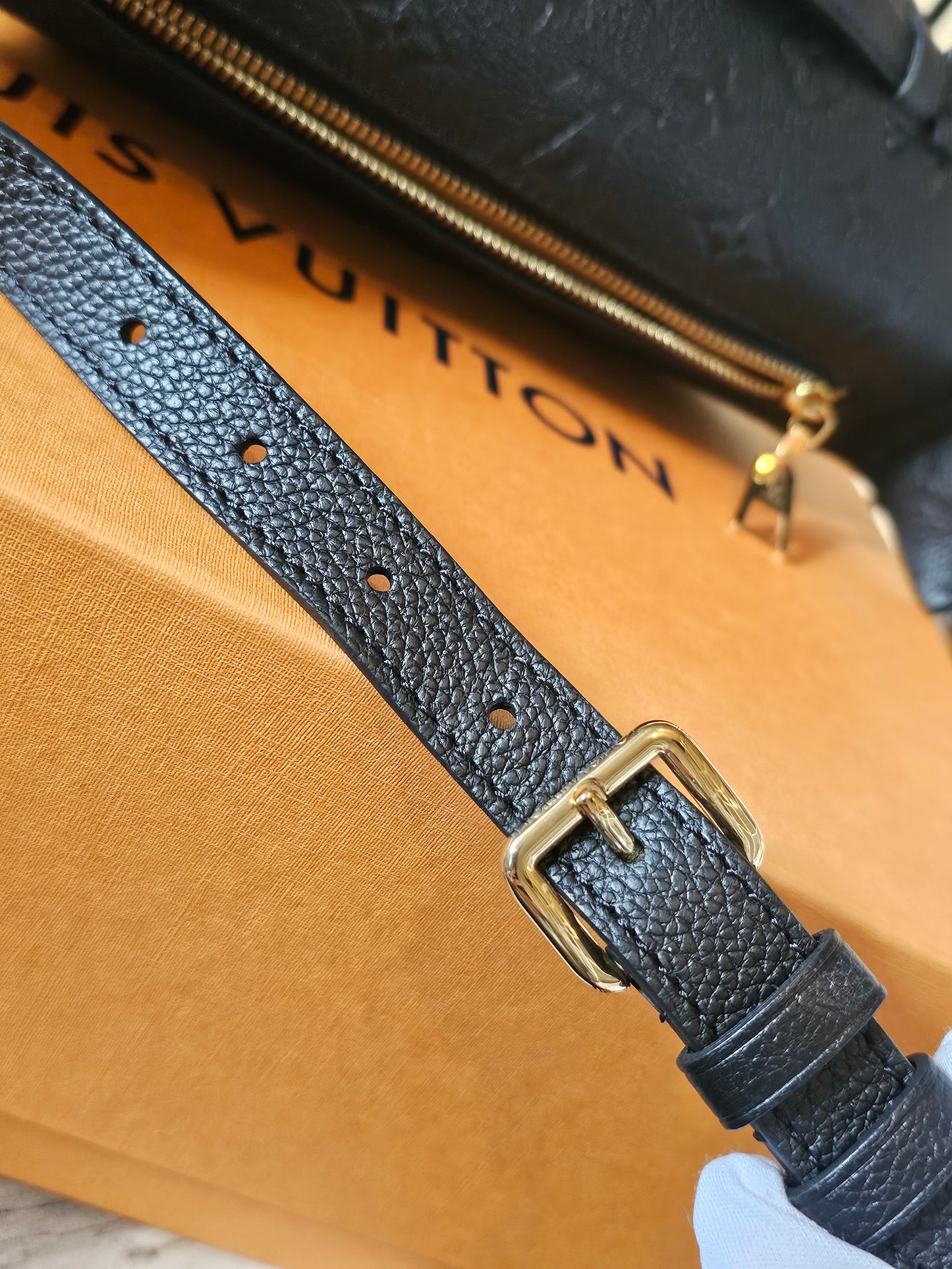M44812 - Louis Vuitton Bumbag, black MNG emp. Leather.