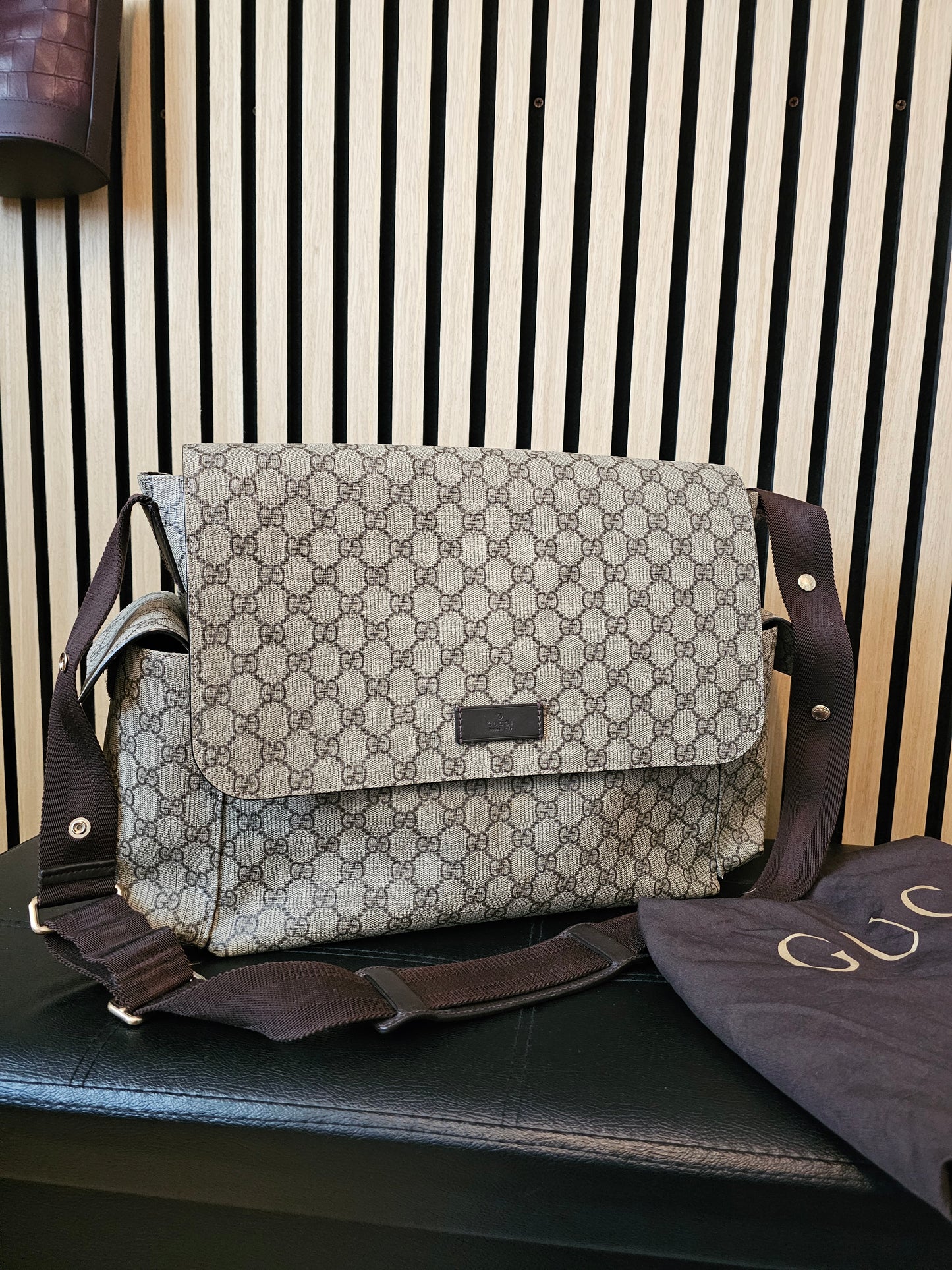 211131 - Gucci baby changing bag, GG supreme kanvas.
