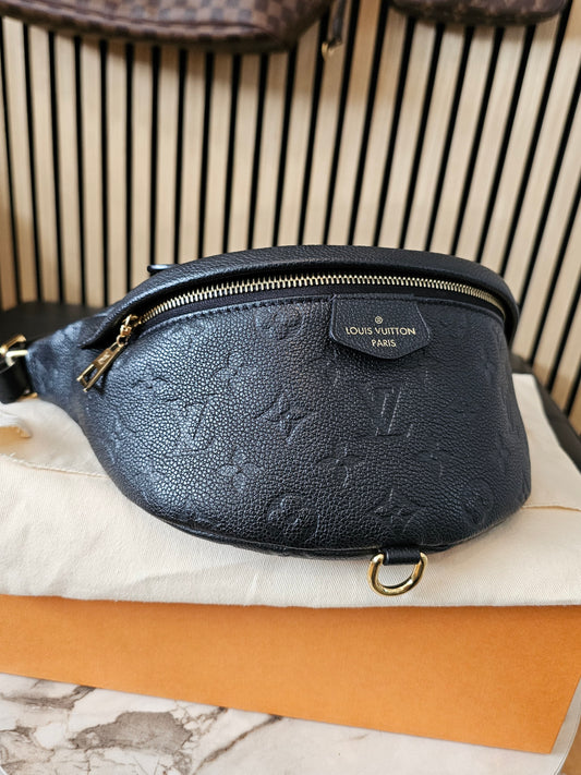 M44812 - Louis Vuitton Bumbag, MNG. Black empreinte leather.