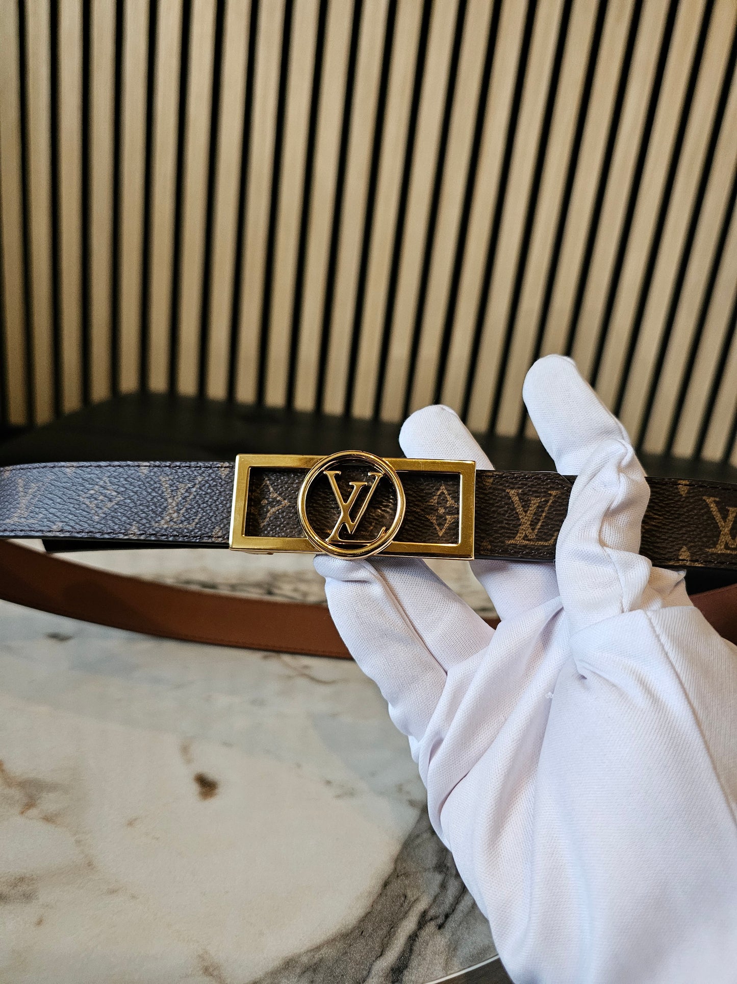 M0196- Louis Vuitton Dauphine reversible belt.