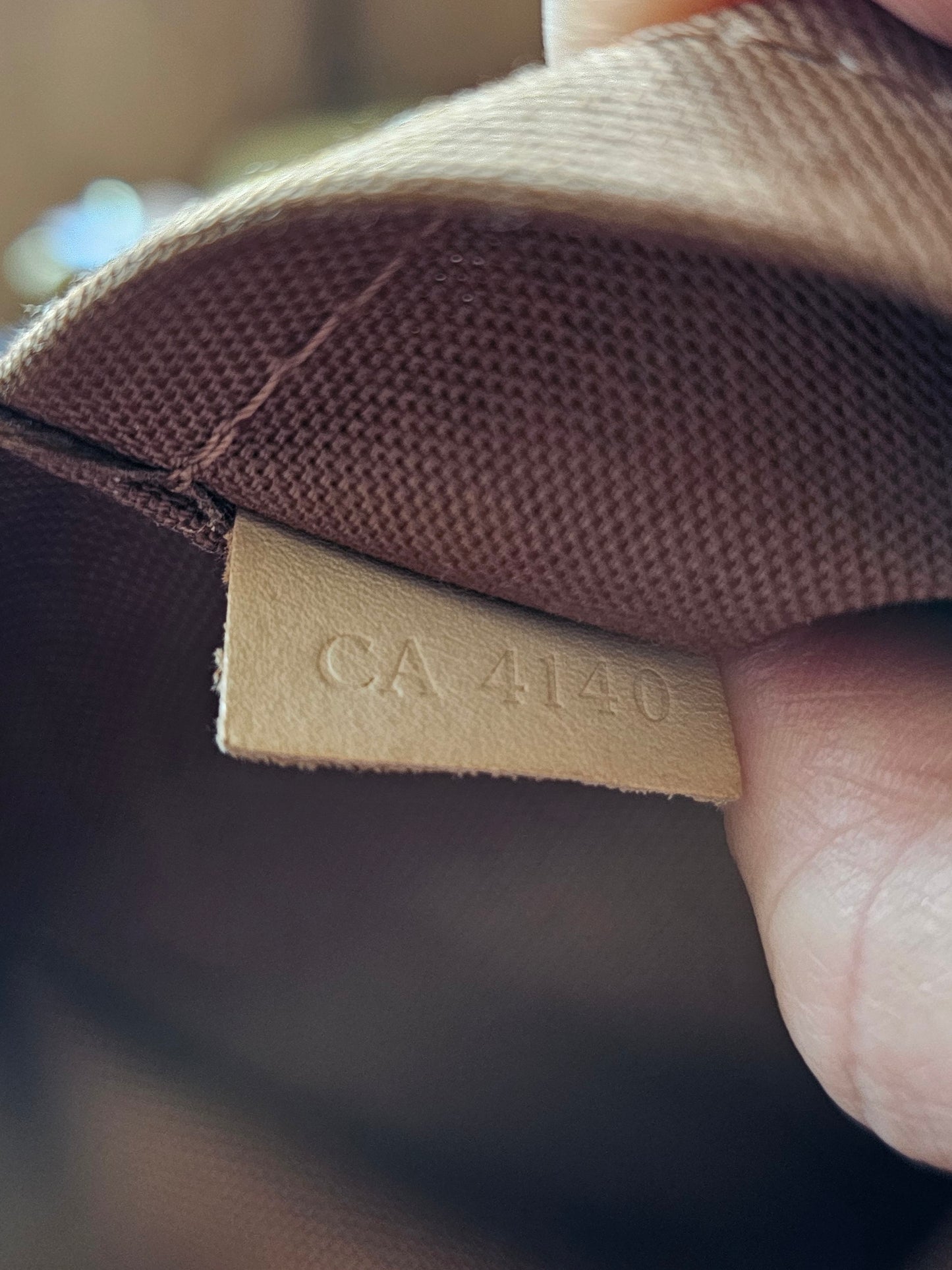 M56388 - Louis Vuitton Odeon GM, MNG. Kanvas.