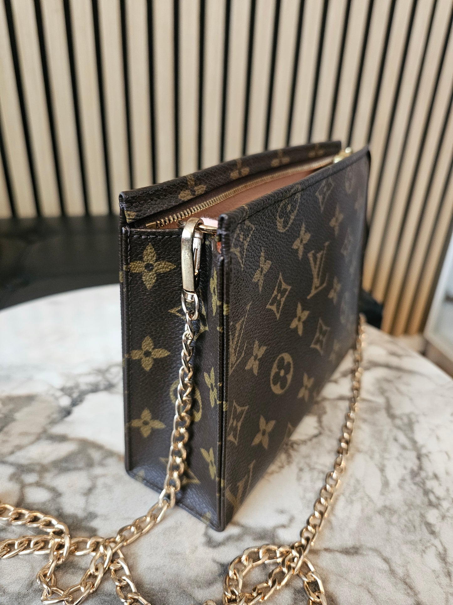 Louis Vuitton toiletry pouch 19, MNG kanvas.