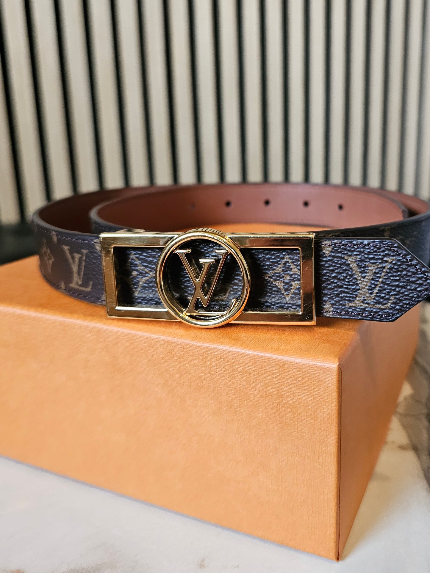 M0196- Louis Vuitton Dauphine reversible belt.